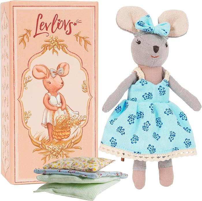 LEVLOVS Mouse in a Box Mouse Jasmina in a Gift Box with The Bedding | Amazon (US)
