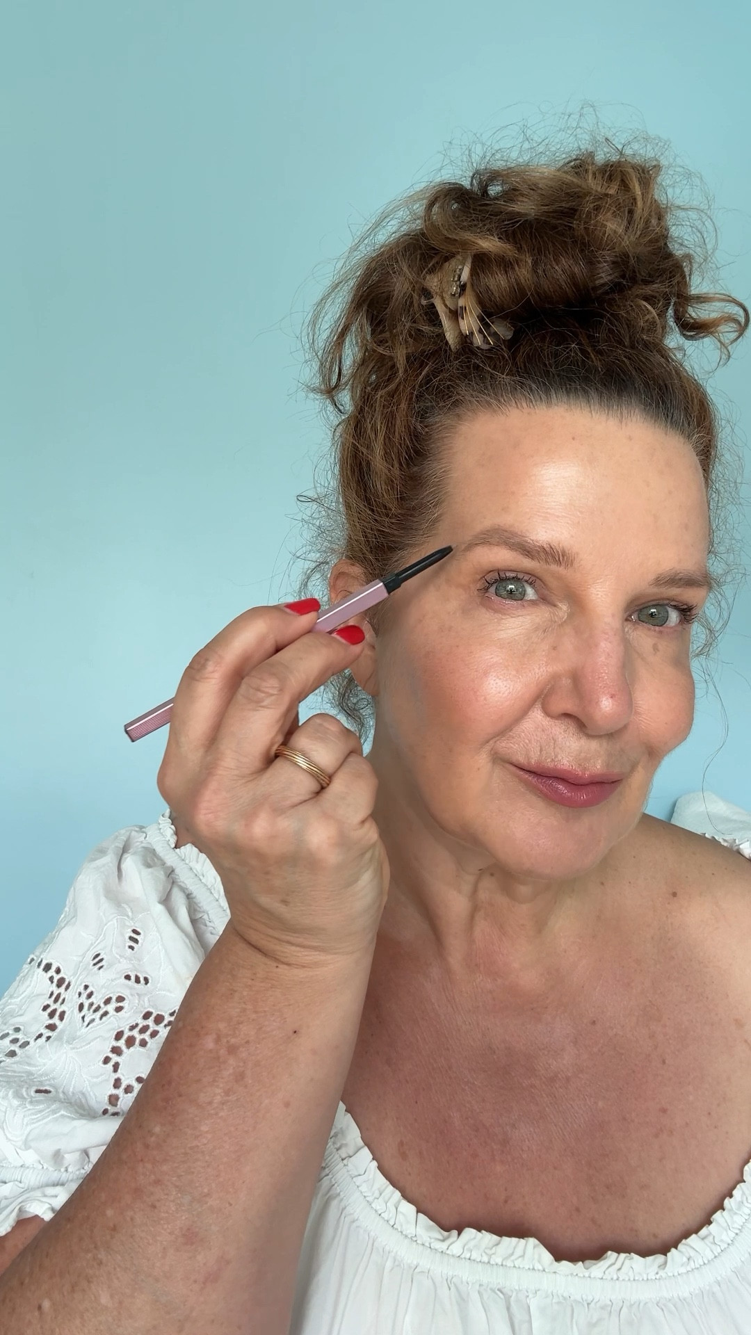 Deine Augenbrauen bilden die Architektur Deines Gesichtes, also sag mir einen Grund, warum Deine Augenbrauen nicht mehr Liebe und Aufmerksamkeit verdient haben ?

Tutorials @instagram/ Serenagoldenbaum 

#LTKdeutschland #LTKü50 #LTKbeauty