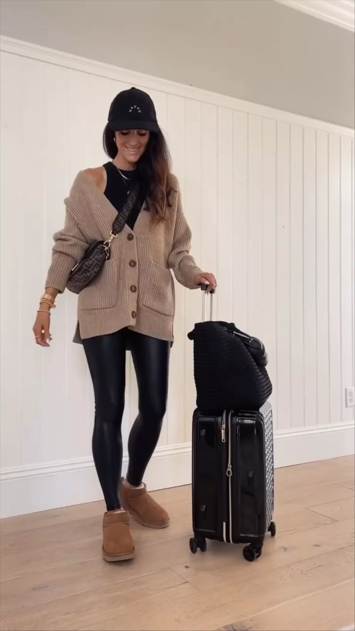 7 Best Winter Travel Outfits To Recreate  Airport outfit, Winter travel  outfit, Louis vuitton luggage