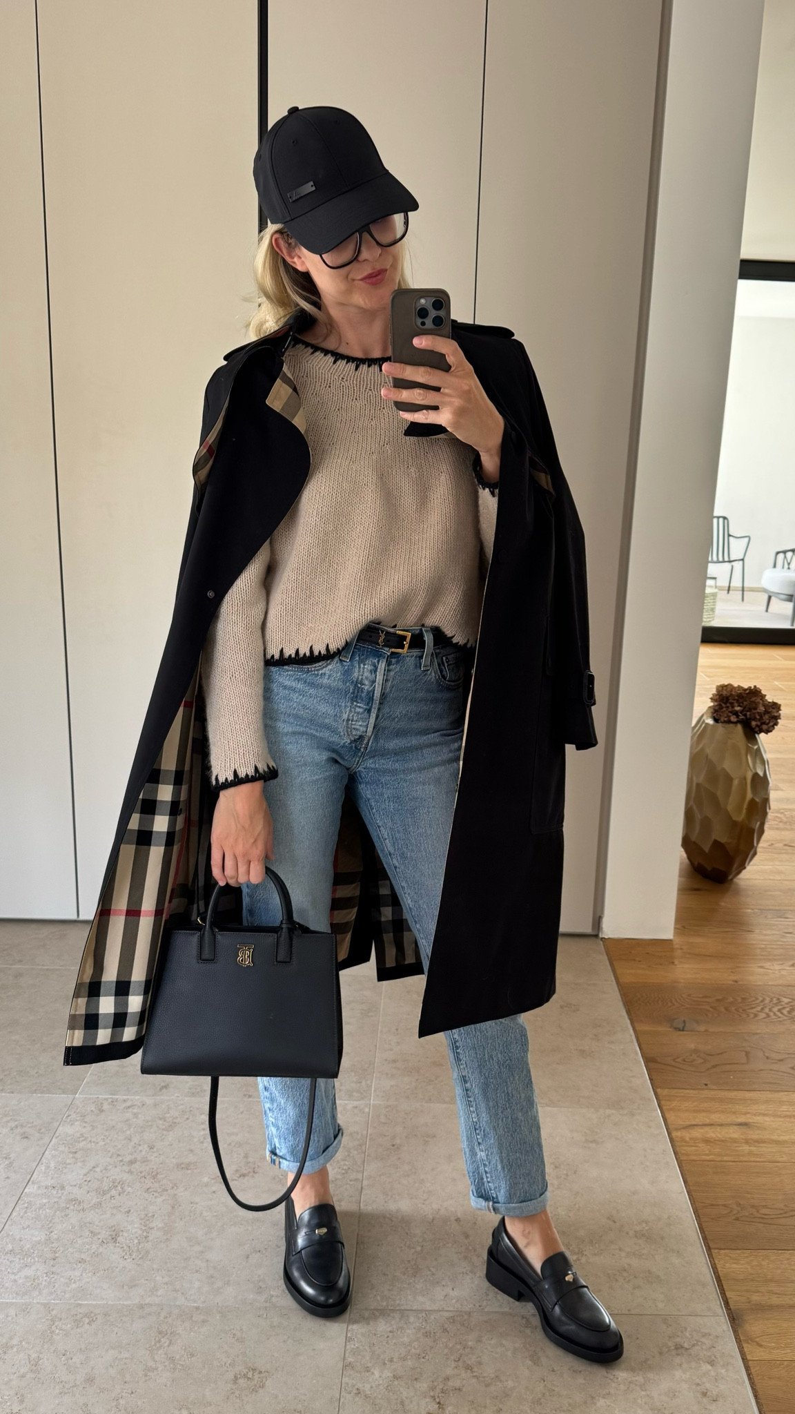 #CCSweater - OUTFIT 3!

Der perfekte lässige Herbstlook mit Jeans, Loafer und Trenchcoat. 

#FashionMonth #LTKdeutschland #LTKautumn