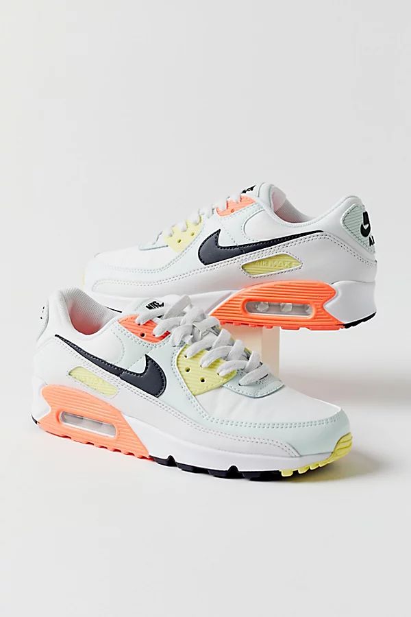 Nike Air Max 90 Women's Sneaker | Urban Outfitters (US and RoW)
