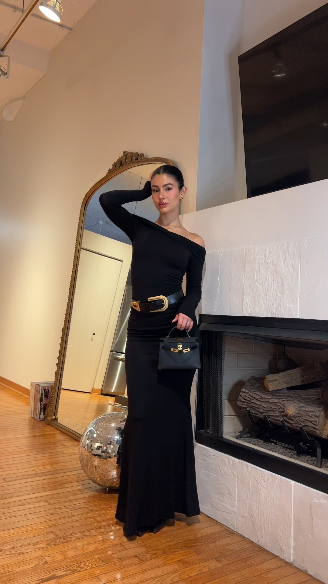 Styling a maxi dress
Classy outfit
Holiday outfit
Winter fashion
Black maxi dress


#LTKHoliday #LTKCyberWeek #LTKfindsunder100