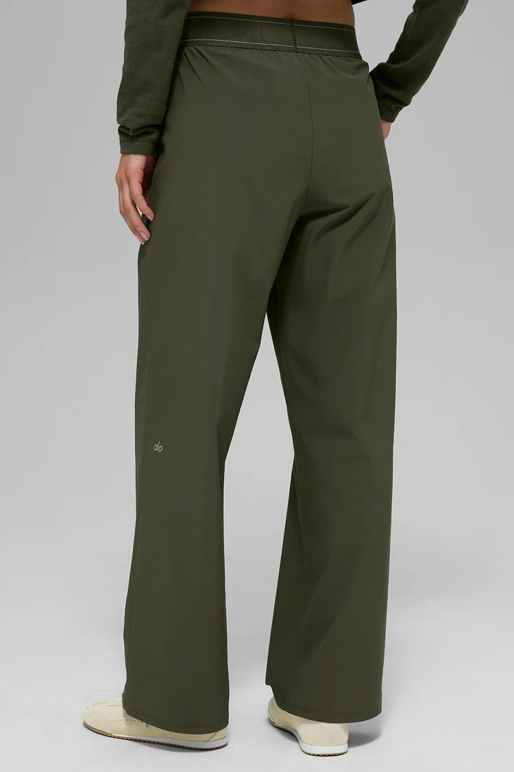 Suit Up Trouser (Regular) - Green Olive | Alo Yoga (US)