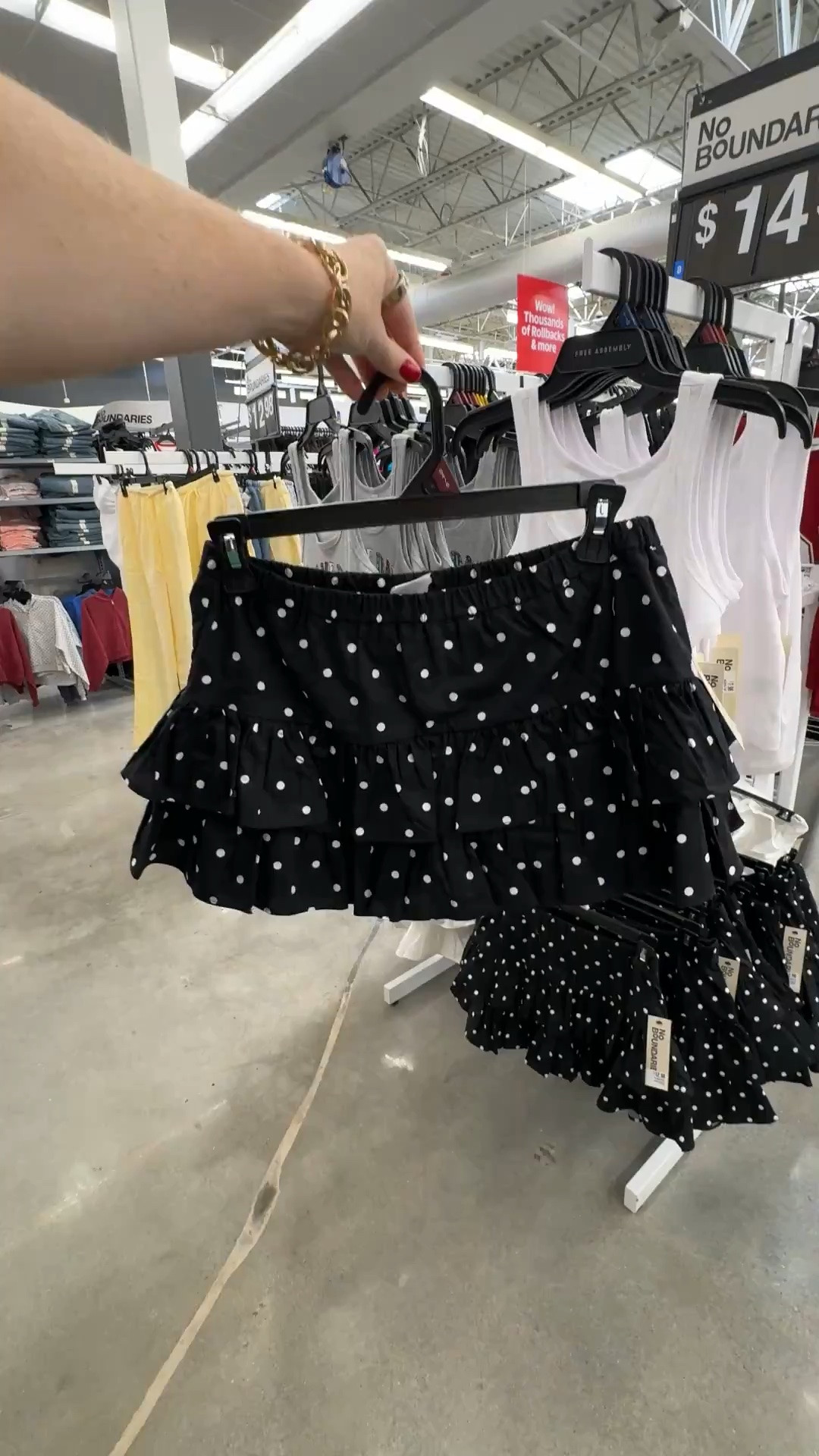 Polka dot skort from Walmart!

#LTKootd