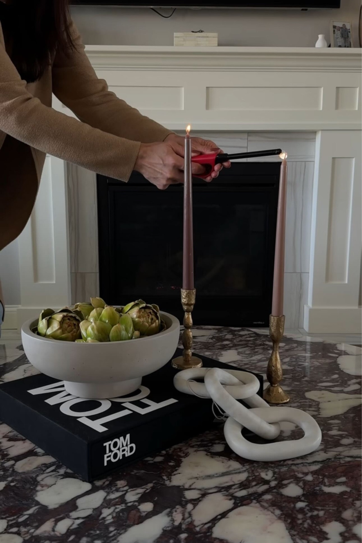 Need the perfect finishing touch for your coffee table? This Calacatta Viola marble is simply unbeatable. ✨ Click the link in our bio to browse our collection of stylish decorations and elevate your home decor game with EYD.💎 #interiordesign #interior #homedesign #designer #coffeelovers #tableinspo