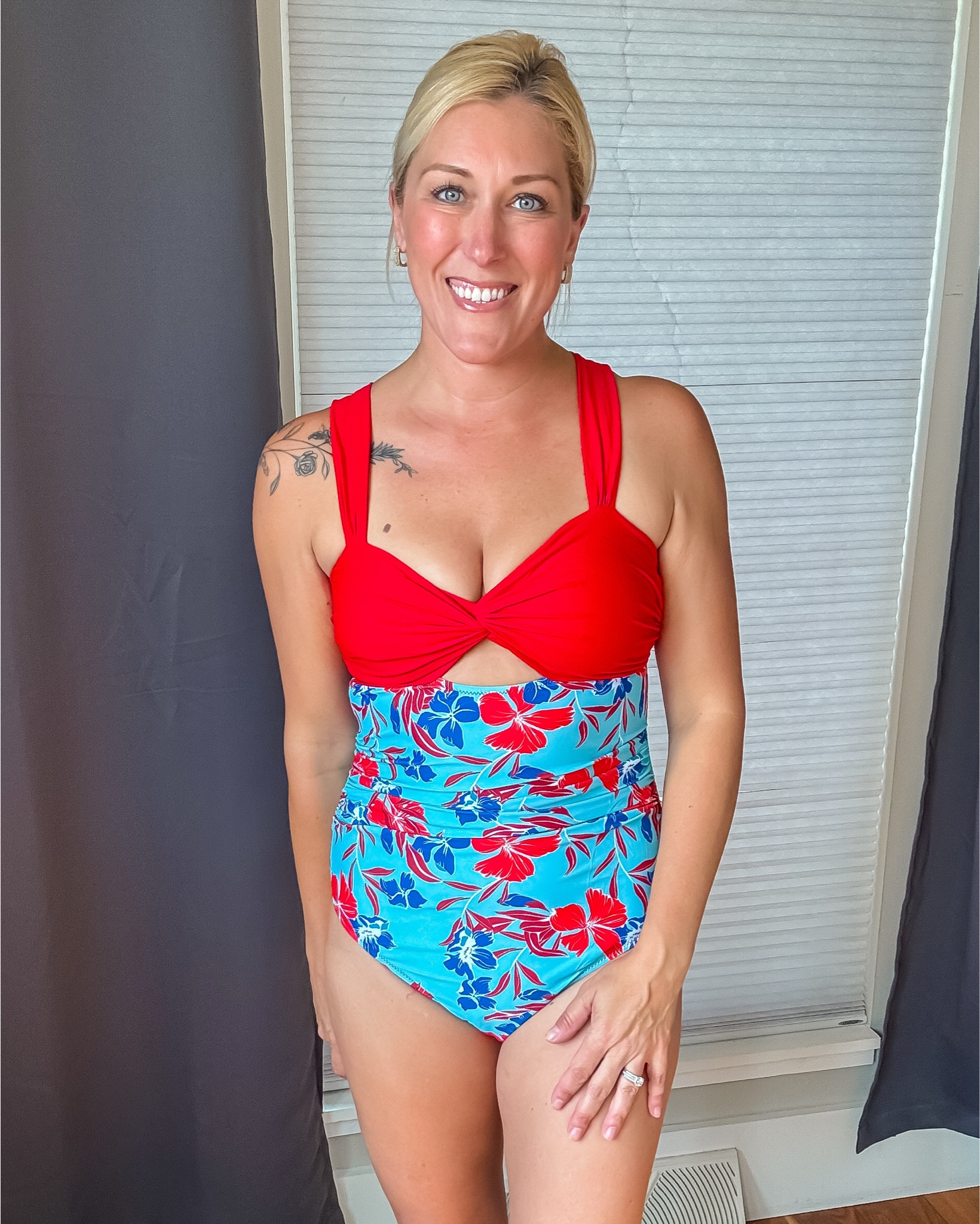 🎆Red, white, and bloom!🎆
This swimsuit is fireworks ready with its bold red top and high-waisted floral bottom—flattering, festive, and SO fun for the 4th of July! 🇺🇸✨ The back tie adds the cutest touch, and the fit? Amazing.💋

#FourthOfJulyStyle #SwimsuitSeason 