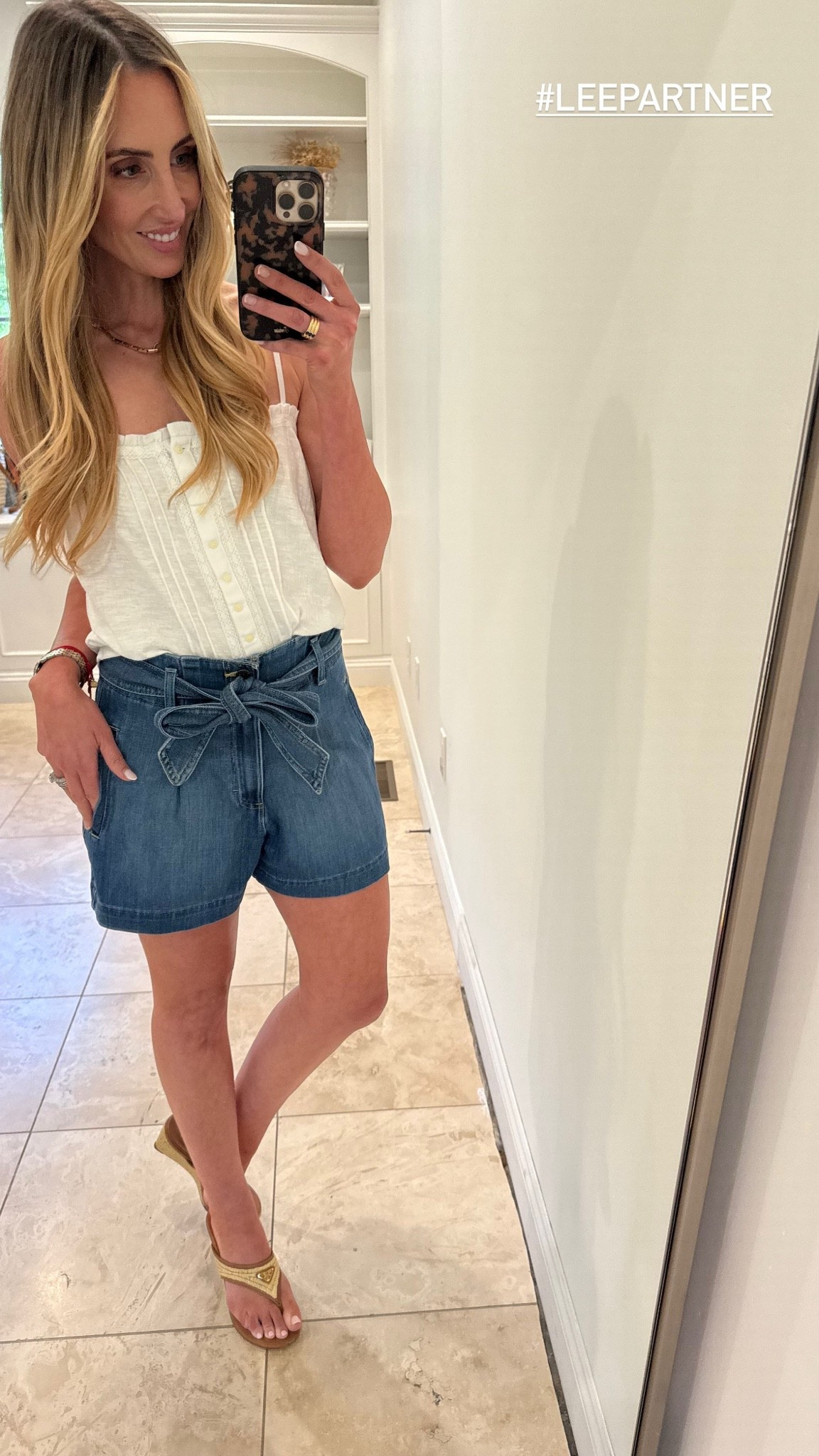 If you're looking for an easy summer outfit, this is it. A classic white top and a great pair of denim shorts never fail, and I know I'll be reaching for this combo all season long. @leejeans #LeePartner