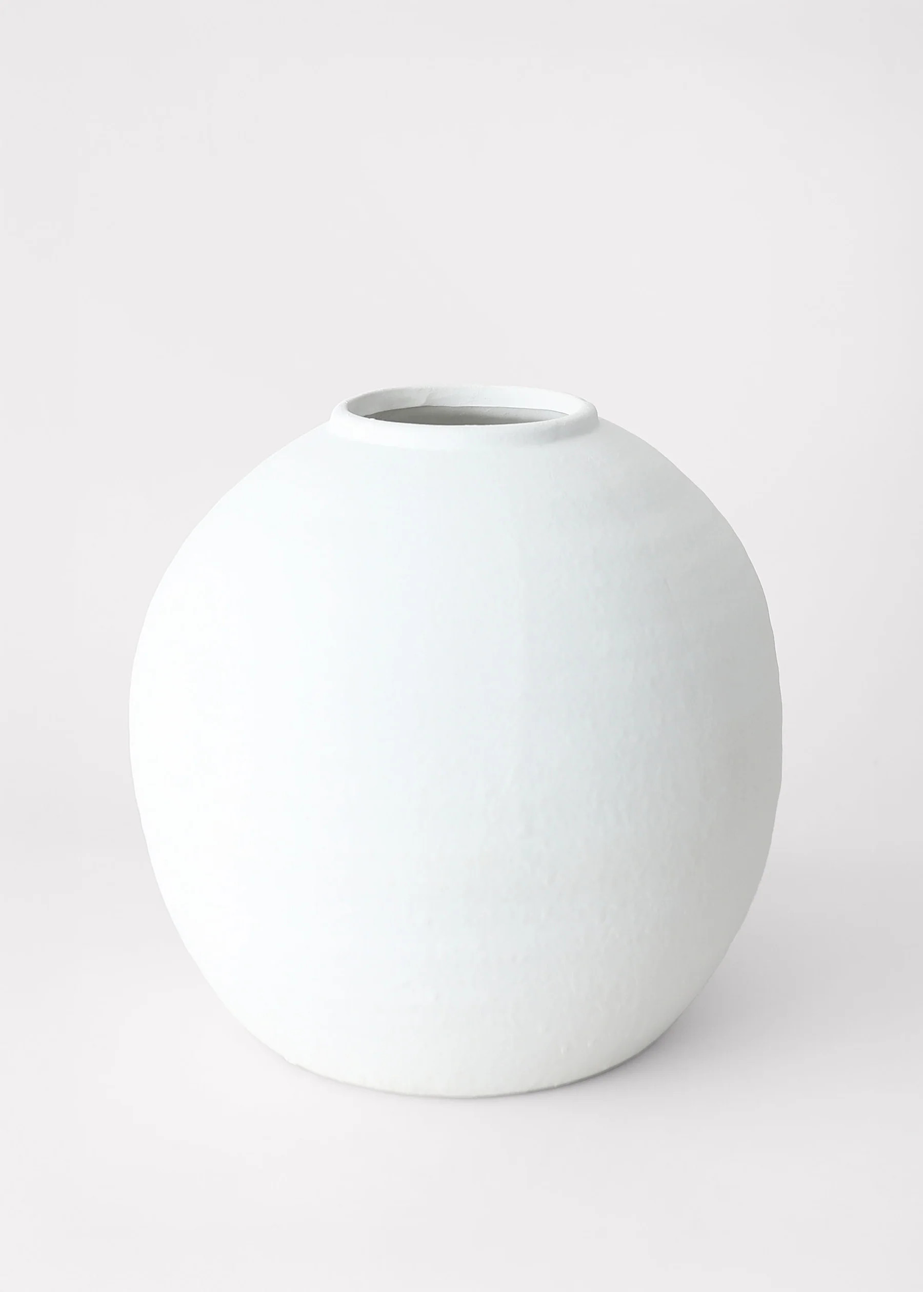 White Concrete Konos Vase | Trendy Round Vases at Afloral.com | Afloral