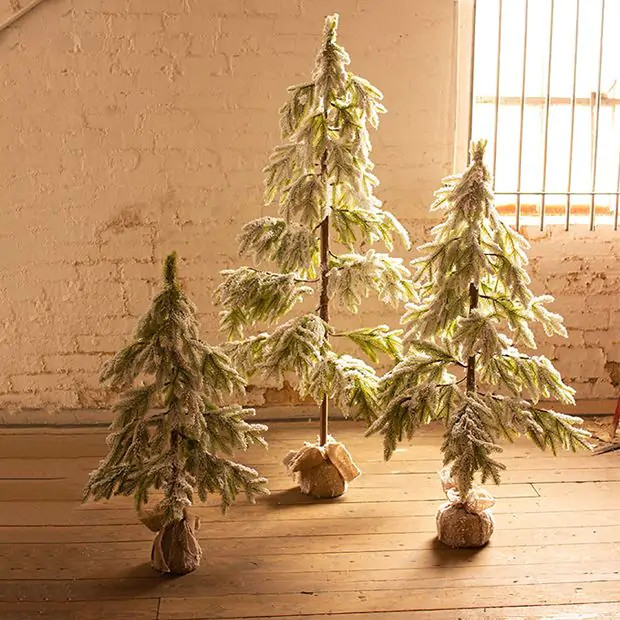 BURLAP WRAPPED ICY CHRISTMAS TREE | Antique Farm House