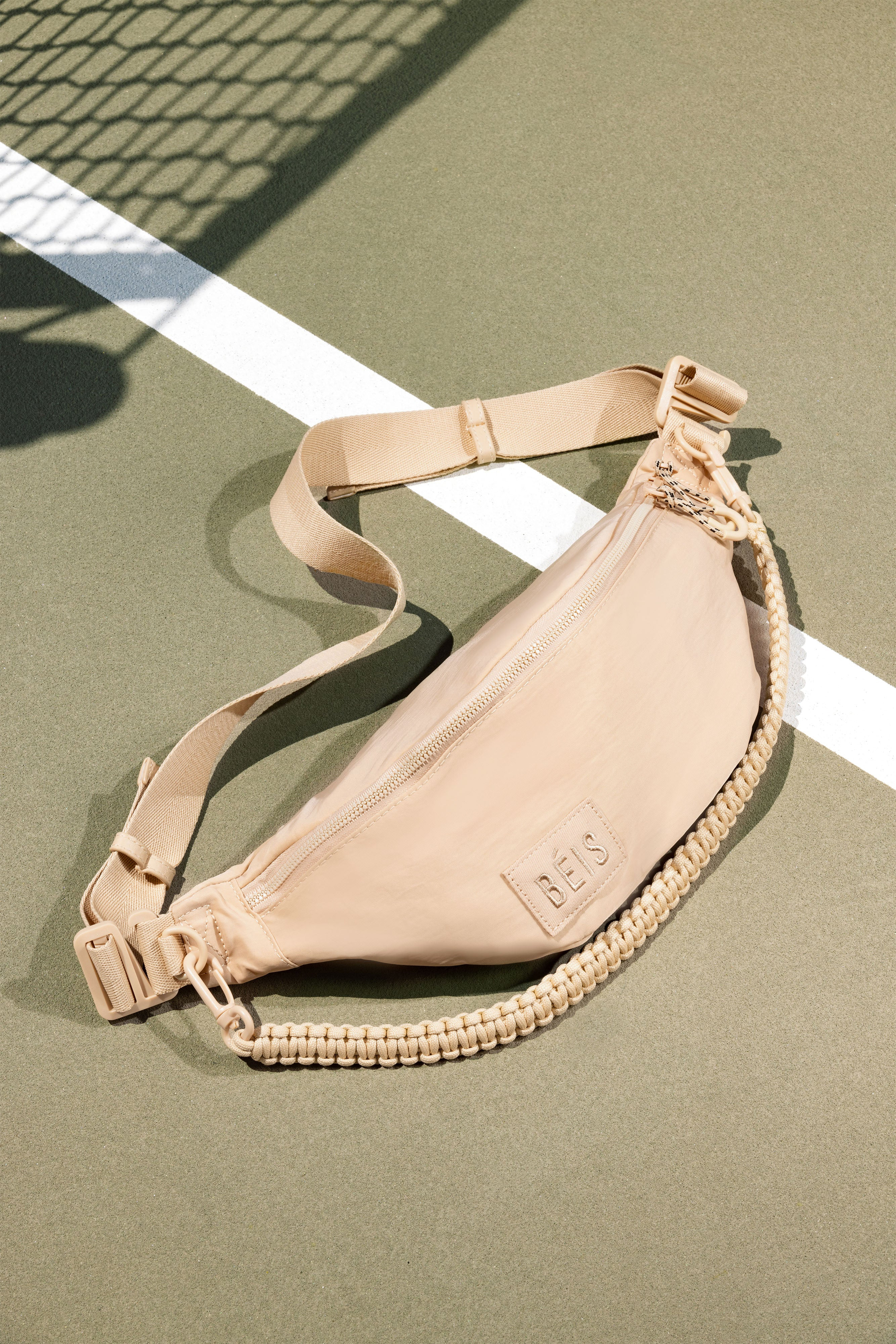 BÉIS 'The Sport Pack' in Beige - Athletic Fanny Pack For Sports | BÉIS Travel