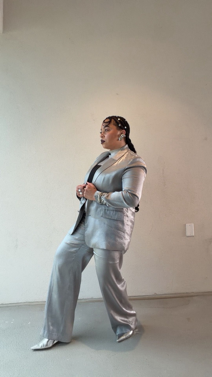 I’m sure if Michael was here he would be proud of this look. 🕴️
•
•
•
#ootd #fashionblogger #outfitinspiration #fashionpost

#LTKootd