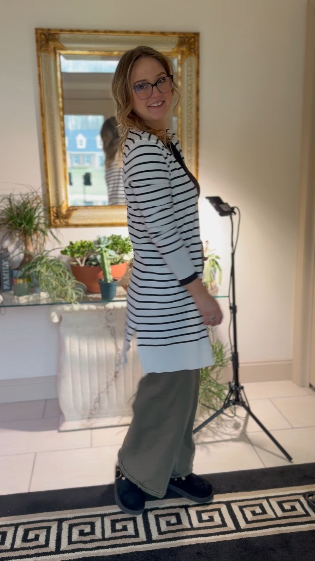 Teacher outfit
Wideleg jeans 
Wideleg pants 
Levi’s 

#LTKPetite #LTKSeasonal #LTKWorkwear