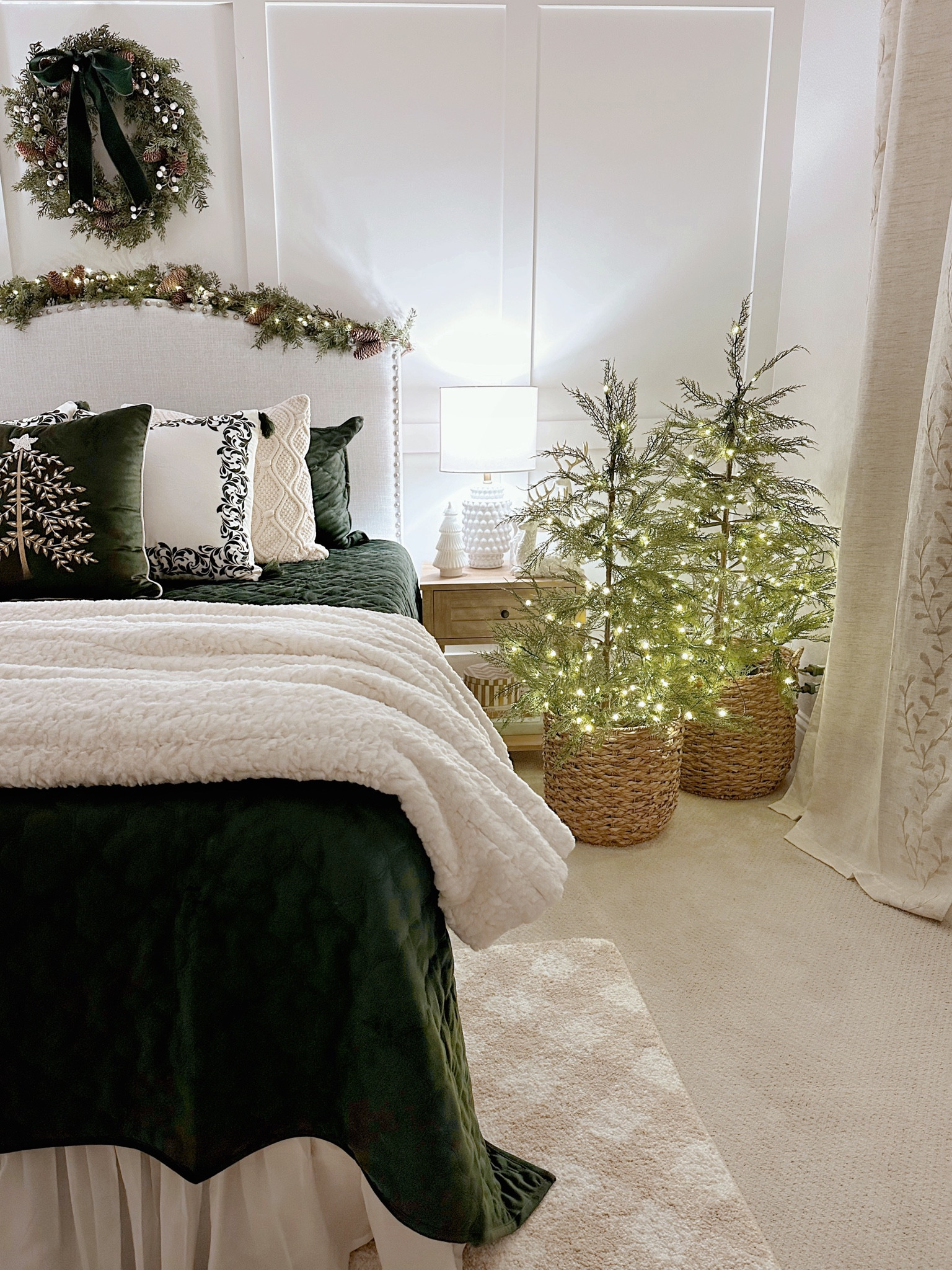 Christmas bedroom decor 