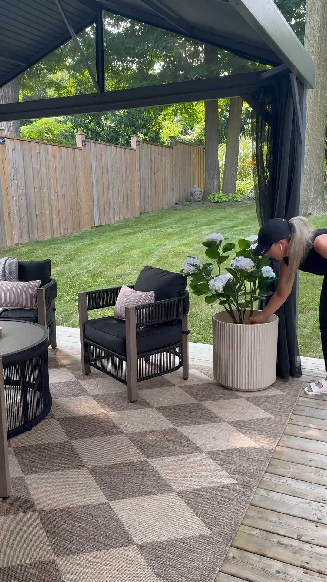 FOOL PROOF HYDRANGEAS🙌🏼

I am so impressed with these faux hydrangeas! They are full, fluffy and so realistic. The best part is they will look beautiful all season long and are maintenance free!

#fauxflowers #patio #patiostyling #porchdecor #summerdecor #affordablehome #homedecor

#LTKHome #LTKSeasonal