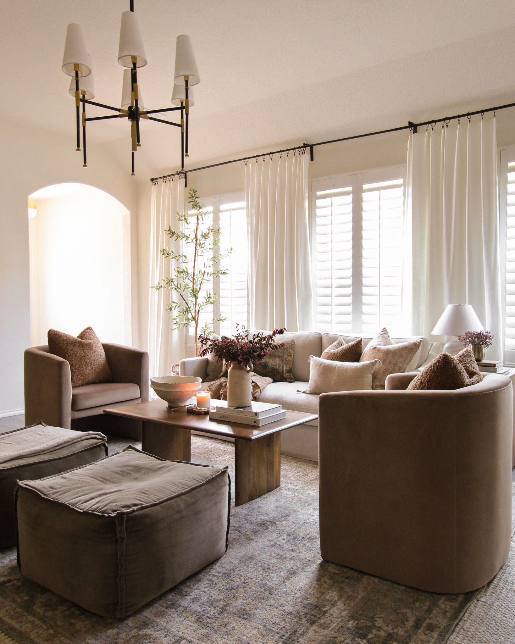 Budget friendly sofa 🤎🚨

#LTKHome #LTKSaleAlert #LTKStyleTip