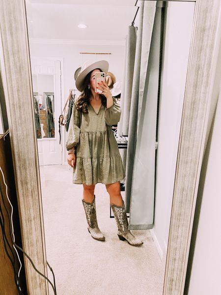 Happy Go Texan Day friends! 🤠
Rodeo season is officially here! I’m linking todays outfit + a few other dresses that will look great with boots for the Houston Rodeo.