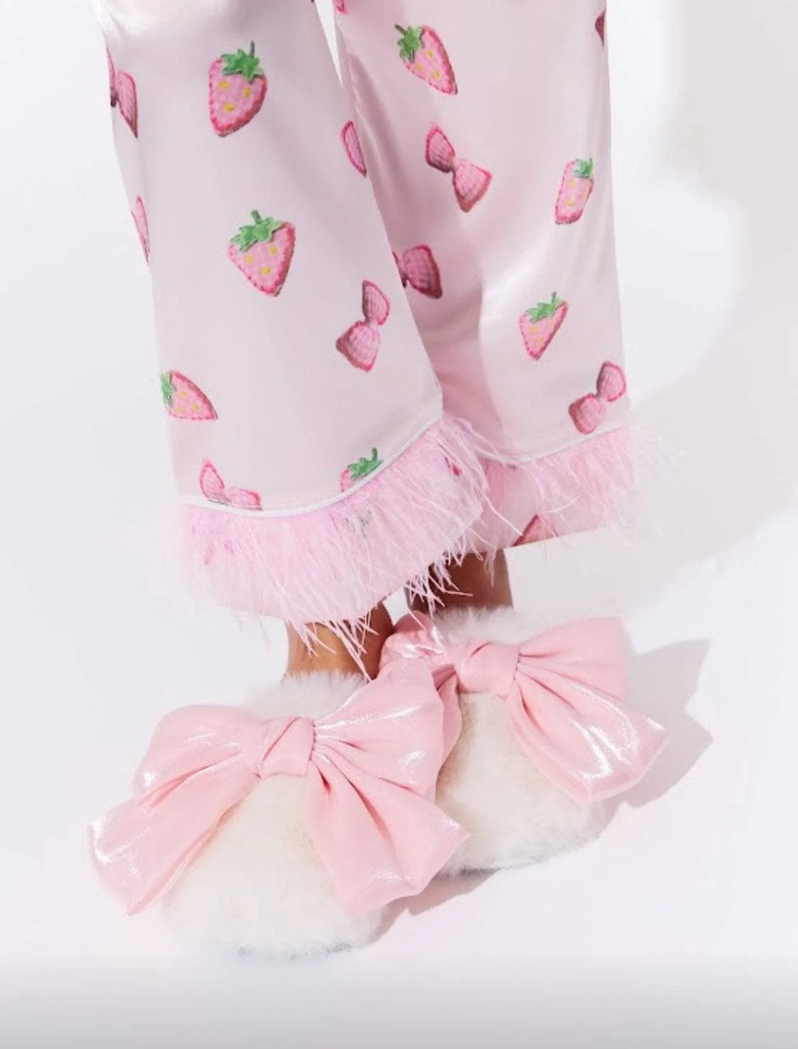 Cutie Bow Plush Slippers 30-31 | Lola + The Boys