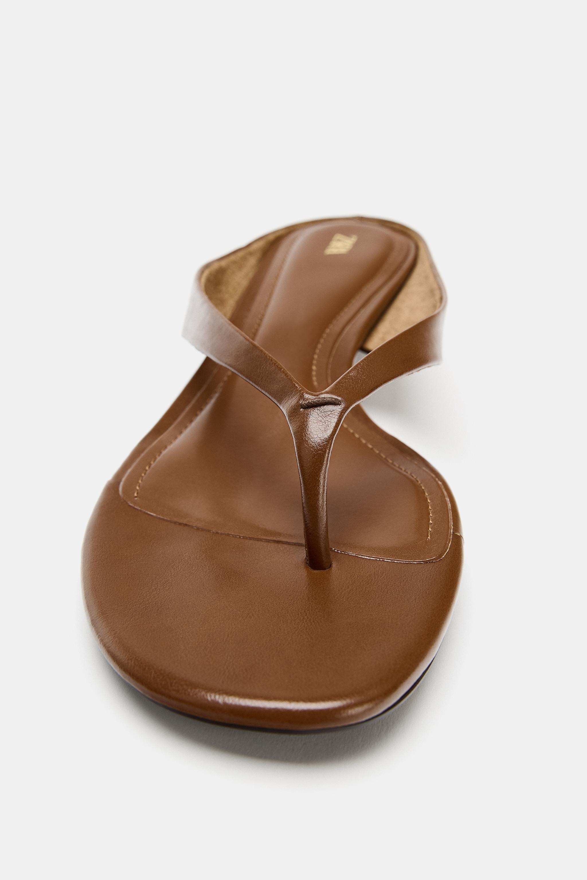 Heeled sandals. Mule style. Toe post strap. Wide kitten heel. Rounded toe.Heel height: 1.4 inches... | Zara US