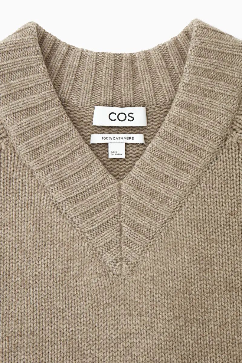 CHUNKY PURE CASHMERE V-NECK JUMPER | COS (US)