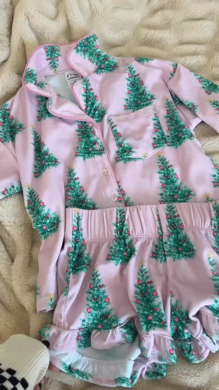 Emma’s new holiday pajamas from Target! 

#LTKKids #LTKHoliday