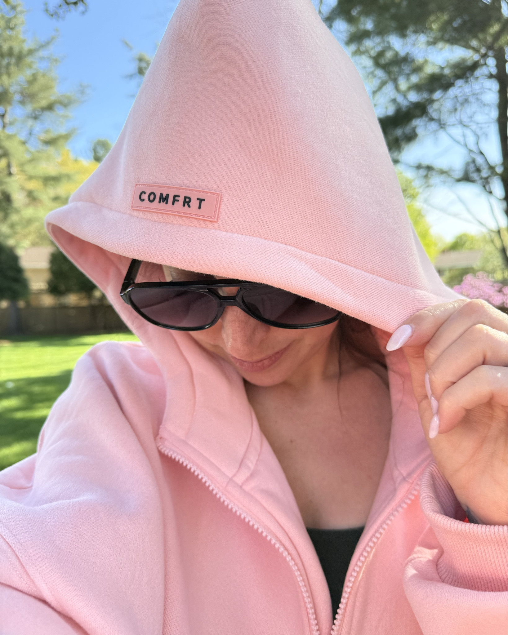 Bubblegum pastel zip from comfrt! I’m wearing a size small. Recommend sizing down one in the pastel zips! Softest and most comfortable hoodies out there. 

#comfrt #comfrtclothing