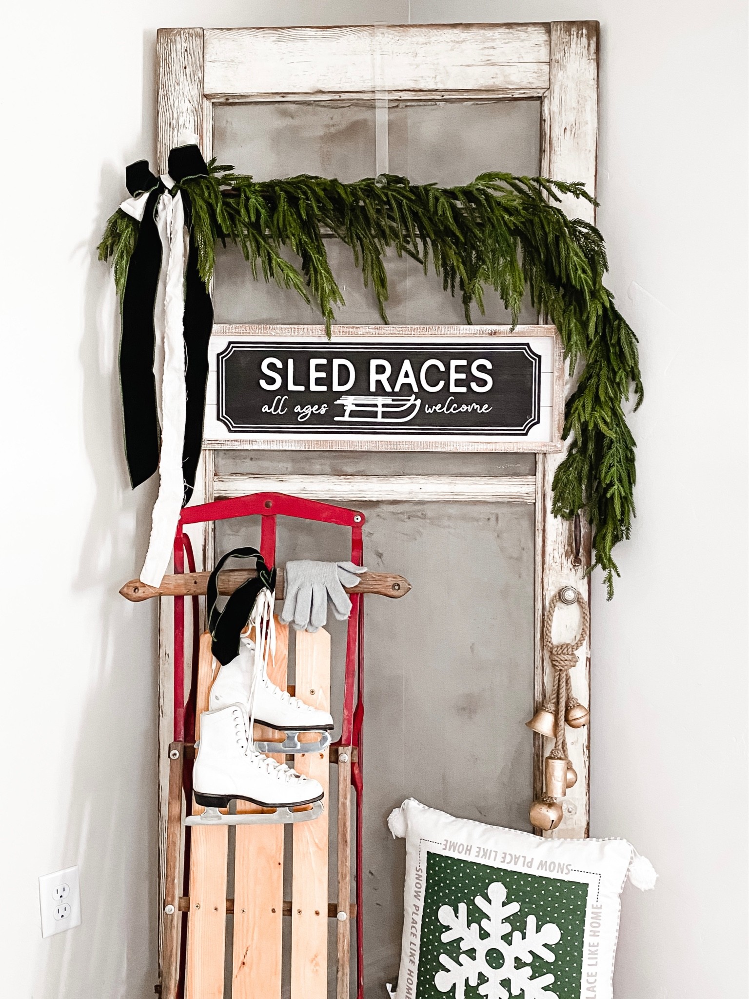 The holidays are comingI'm in love with this garland 🌲

#LTKhome #LTKHoliday #LTKSeasonal