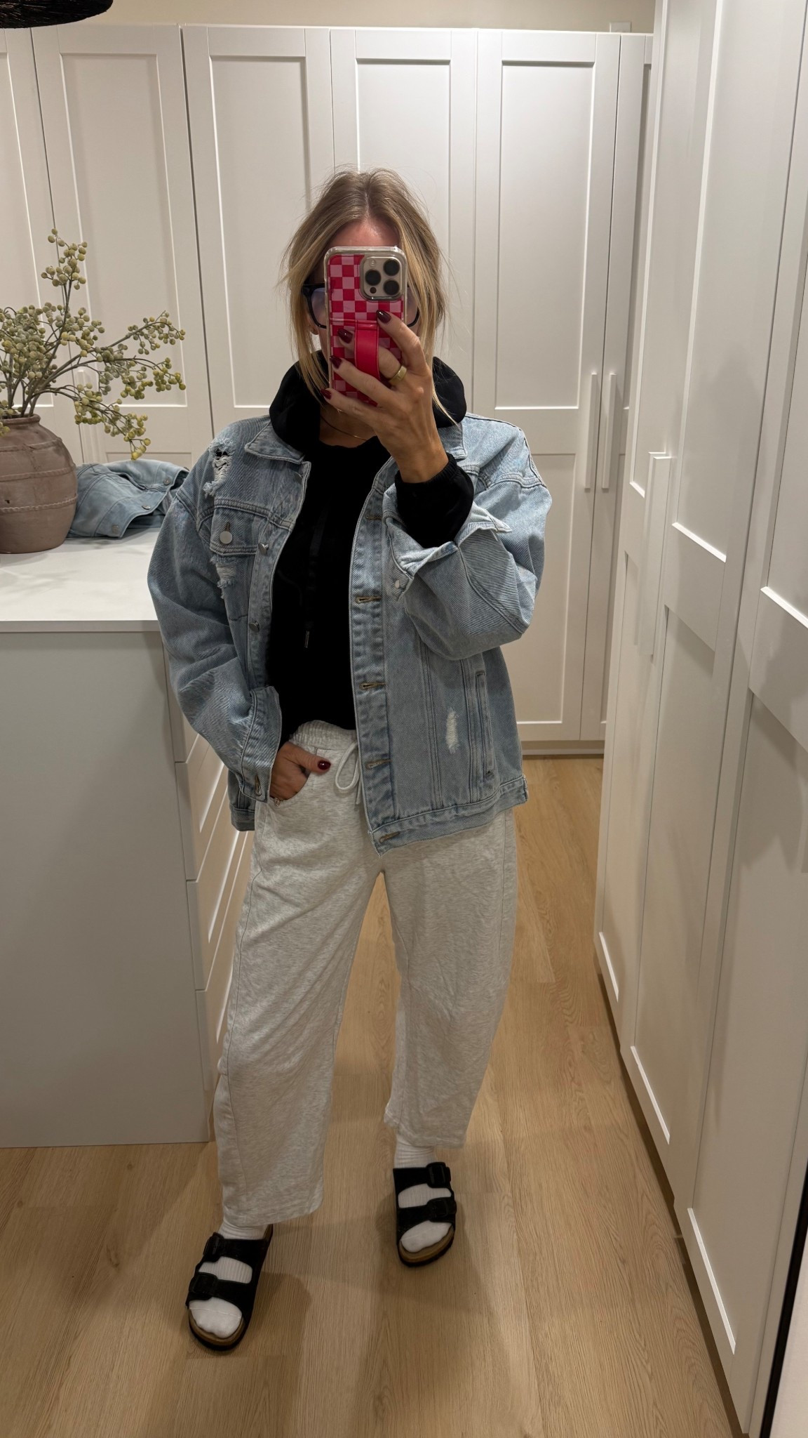 Cozy vibes today 🖤