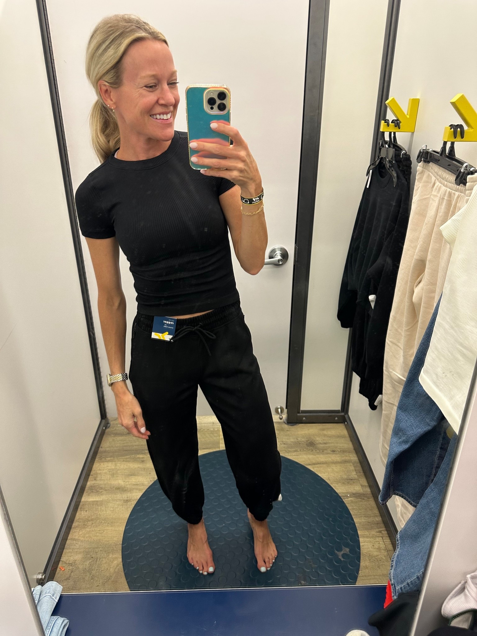 These joggers are 12/10! 

Top- small
Pants- xs 


#LTKStyleTip #LTKSaleAlert #LTKFindsUnder50