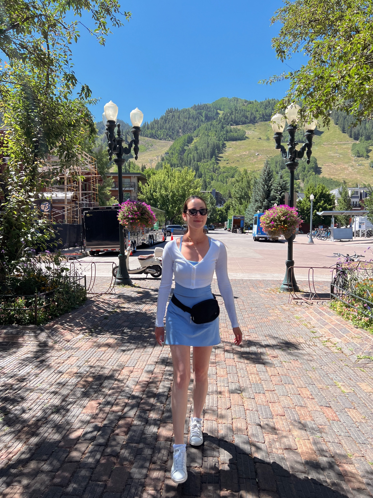 Athleisure day 👟 I sized down to XS for the skirt it runs big!

Beyond yoga, alo, lululemon, white cardigan, adidas 


#LTKFind #LTKFitness #LTKshoecrush