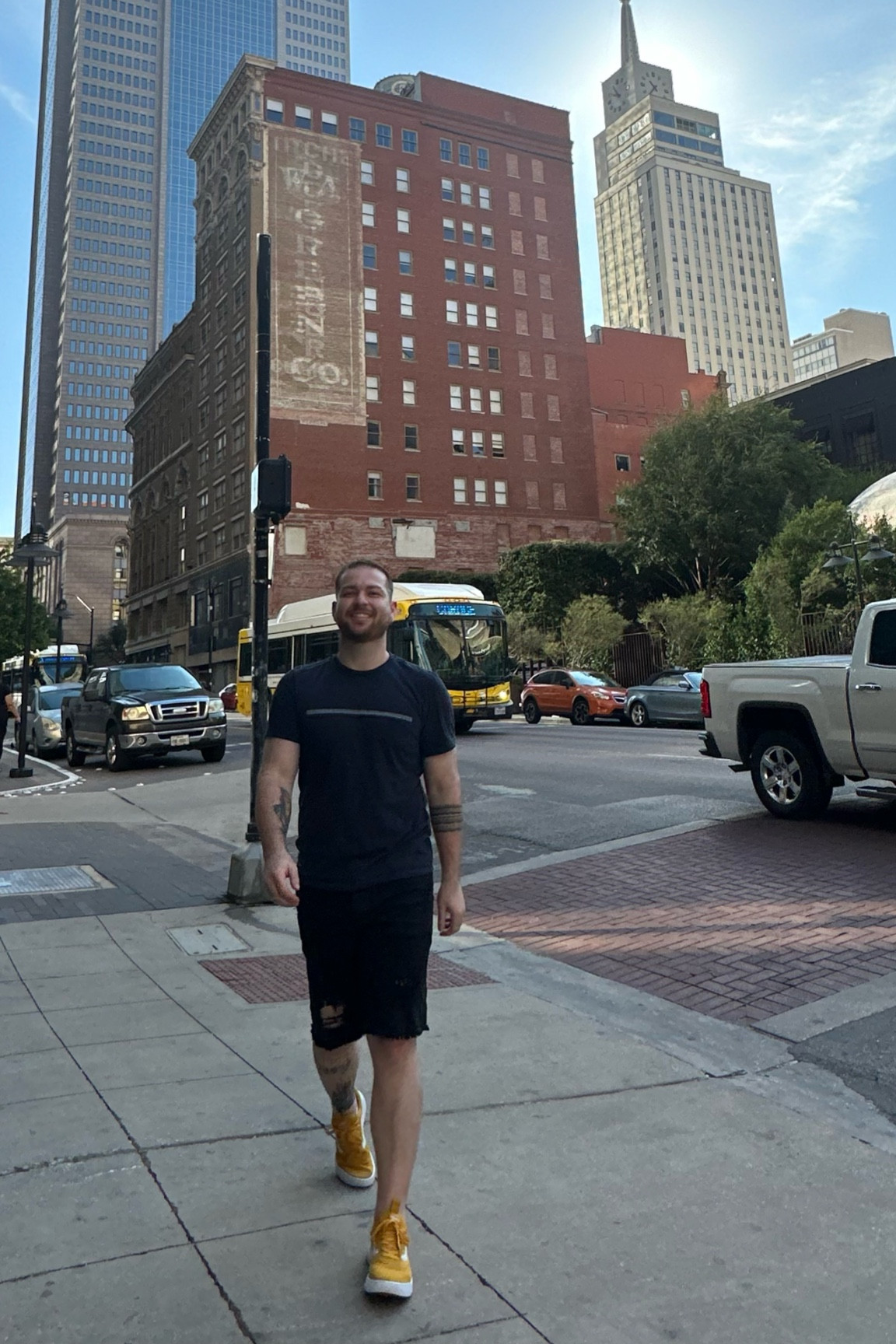 Trouxe meu Vans Ultrarange passear comigo em Dallas, quem tem dabe que é o tenis mais confortável DO MUNDO 🔥

#LTKbeauty