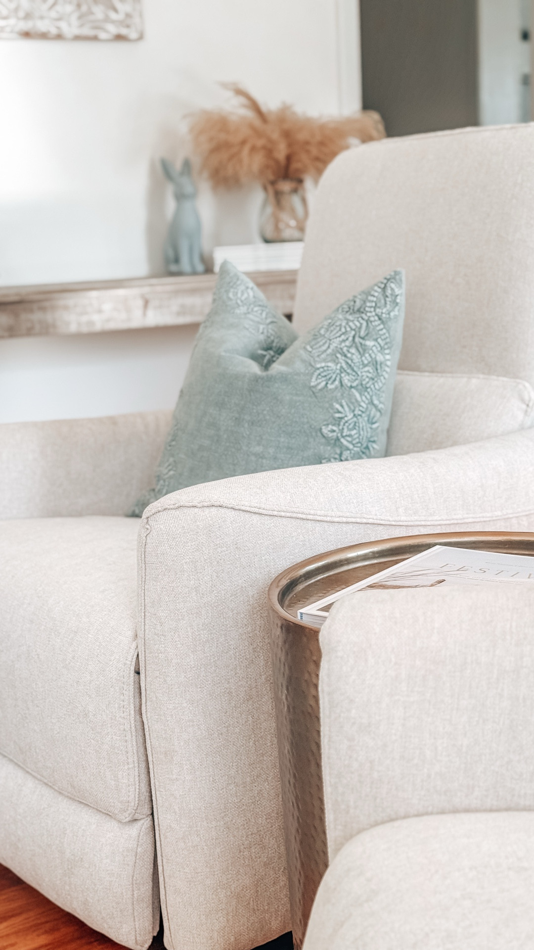 Proof that recliners can be coastal 🌊
This one blends right into my light + airy living room—no bulky vibes, just clean lines and cozy charm.
Neutral tones, soft textures, and a spot that practically whispers “stay awhile.”

#LTKhome #LTKlivingroom #CoastalDecor #NeutralFurniture #LightAndAiry #ReclinerStyle #CoastalHomeVibes #BeachHouseStyle #SereneSpaces #LTKfinds

#LTKFamily #LTKHome #LTKStyleTip
