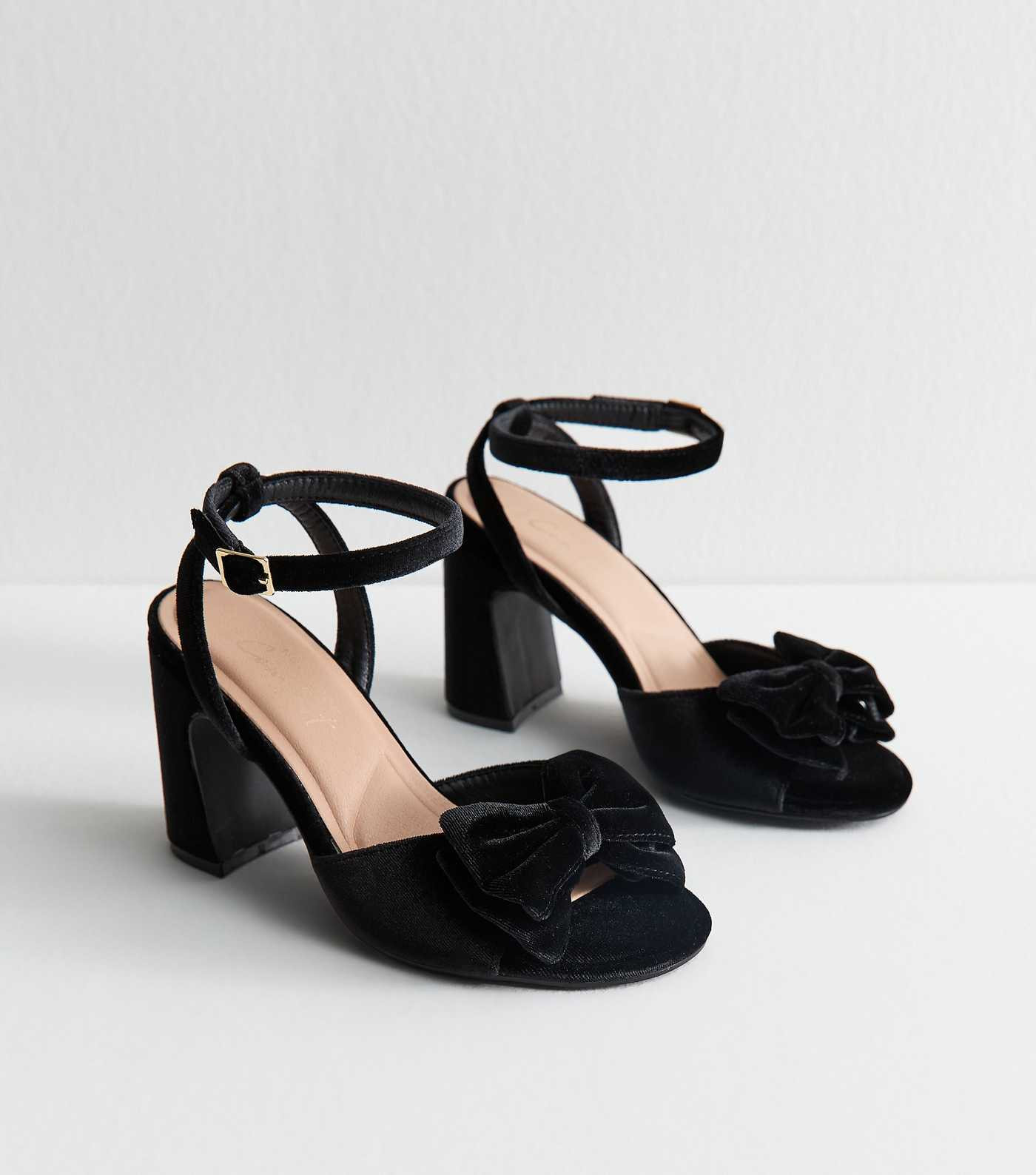 Wide Fit Black Velvet Bow Block Heel Sandals | New Look | New Look (UK)