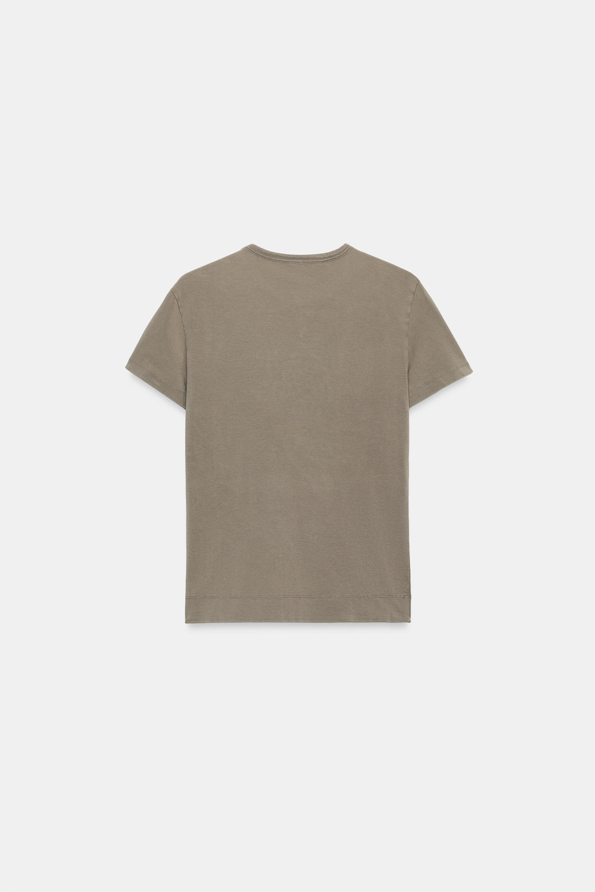 SLIM FIT - ROUND NECK - SHORT SLEEVES. T-shirt made of a cotton blend fabric. Washed effect. Feat... | Zara US