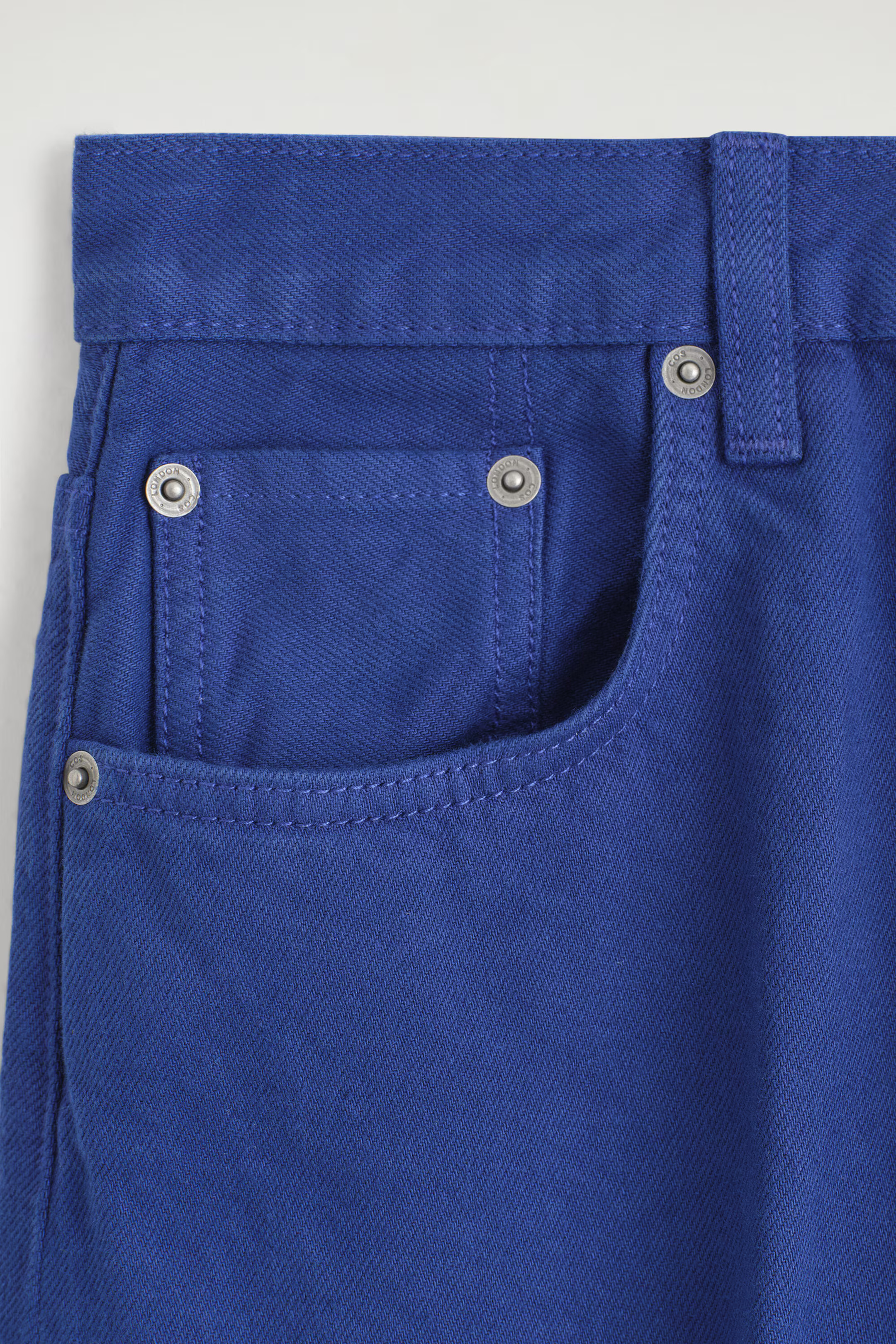 UMBRA SCHMAL ZULAUFENDE JEANS - KOBALTBLAU | COS DE | COS (EU)