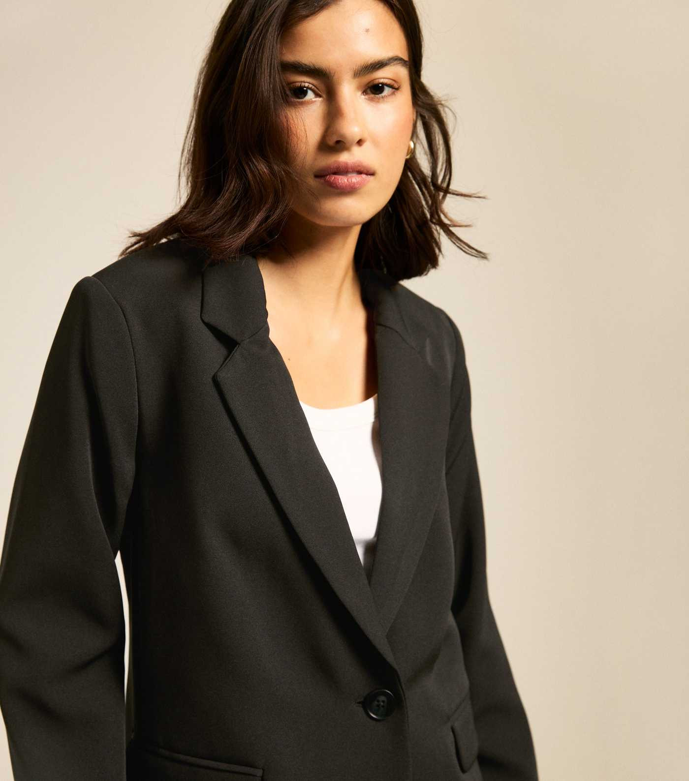 Black Long Sleeve Blazer
						
						Add to Saved Items
						Remove from Saved Items | New Look (UK)