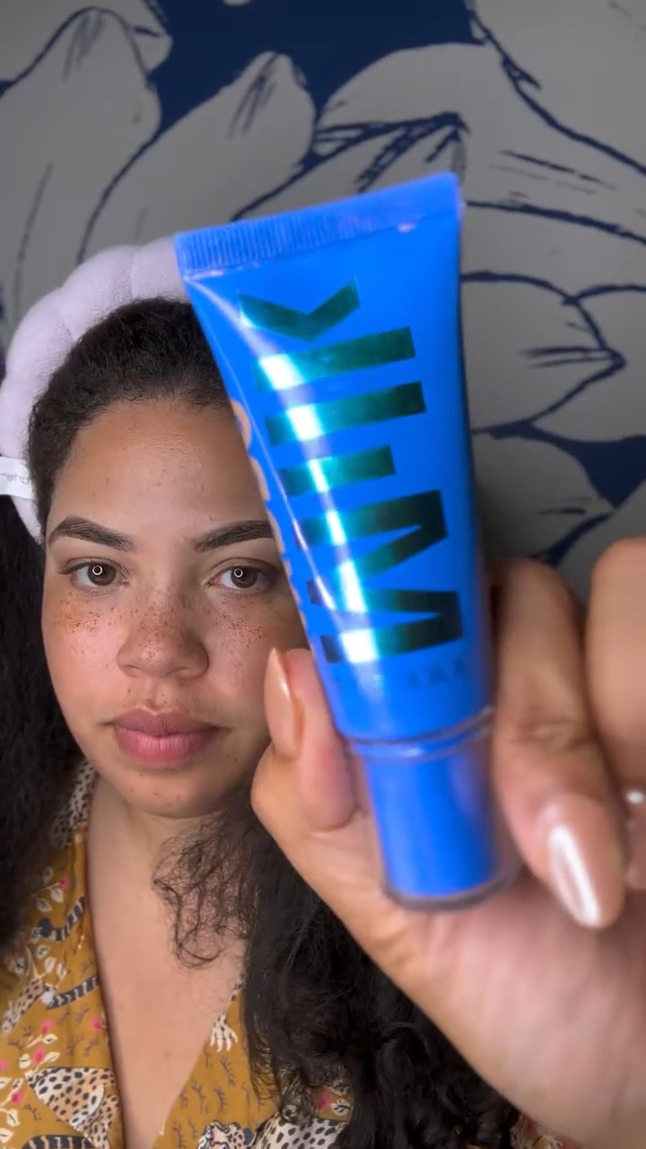 Black Friday sales rolling in! ✨🫶🏼
✨ Key Products Used:
• @rarebeauty Blush in Virtue
• @sephora MicroSmooth Powder in Toffee
• @milkmakeup Bronzer in Baked
• @tartecosmetics Shape Tape Concealer in Medium Sand
• @ciatelondon Dewy Skin Primer
• @clinique Moisture Surge Glow Serum
• @onesize Waterproof Setting Spray
• Fenty Highlighter Duo in Ginger Binge
• Tartelette Tubing Mascara
• @fentybeauty Diamond Ball in How Many Carats?!
• @chellabeauty Brow Pencil in Delightful Deep Brown
• @kissproducts Lash Glue Liner (Clear)
• @milkmakeup Hydro Grip Tint in Shade 6
• Rare Beauty Eyeshadow Stick in Adventure
• Fenty Gloss
• @thelipbar Lip Liner in Straight Livin’

🛒 Linked in stories + storefront!

Are you shopping these prime deals?!