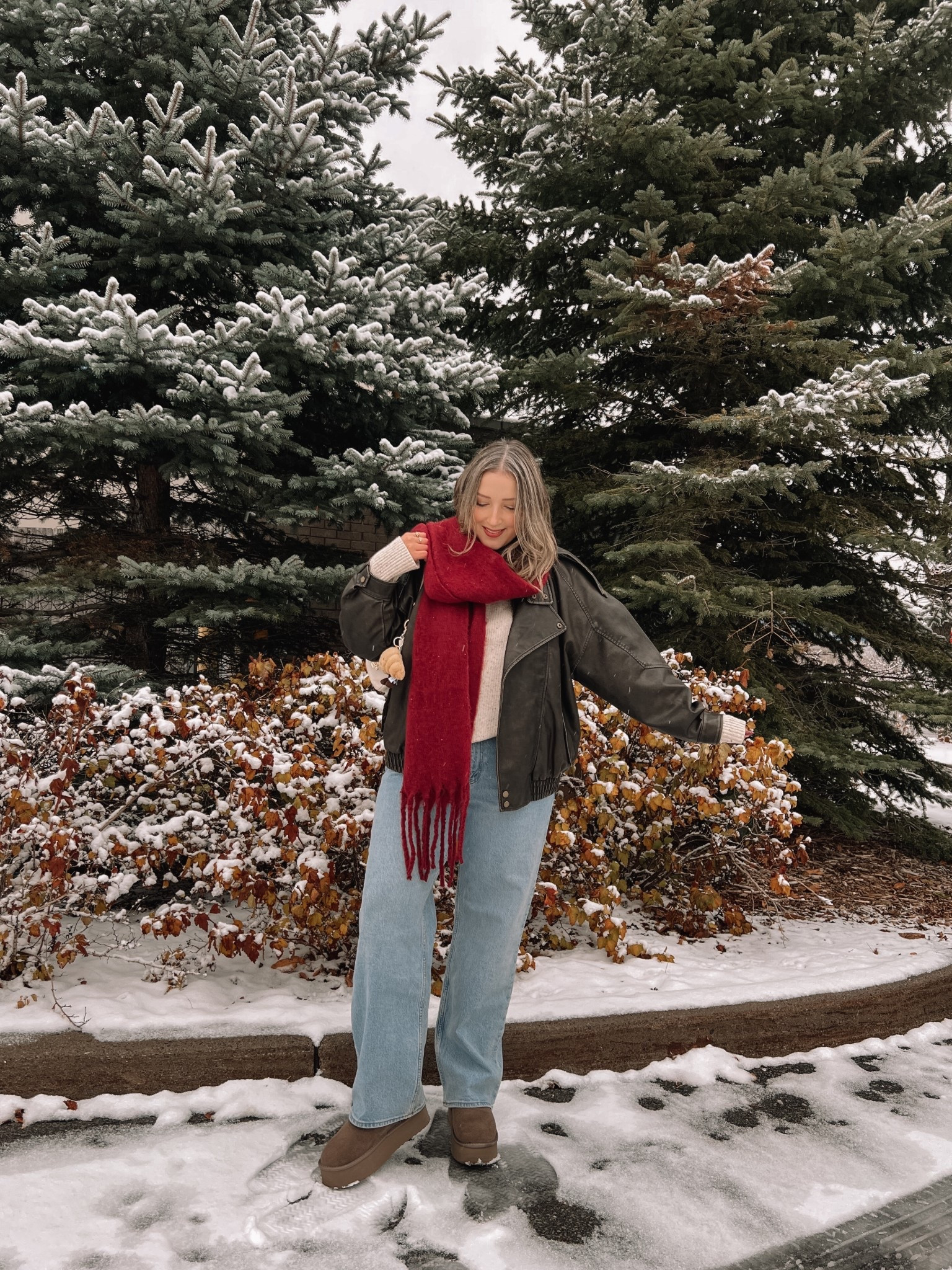 Winter outfit! Wearing my usual size L in the leather jacket. Sized up to XL in the sweater for an oversized fit. Wearing 32 in the jeans, could have done 31 but I like a looser fit. Ugg look for less platforms are from Amazon and such good quality. I’m a 9.5-10 shoe and wear a 10 in these. Canadian Old Navy links are under “similar products"


#LTKstyletip #LTKwinter #LTKmidsize