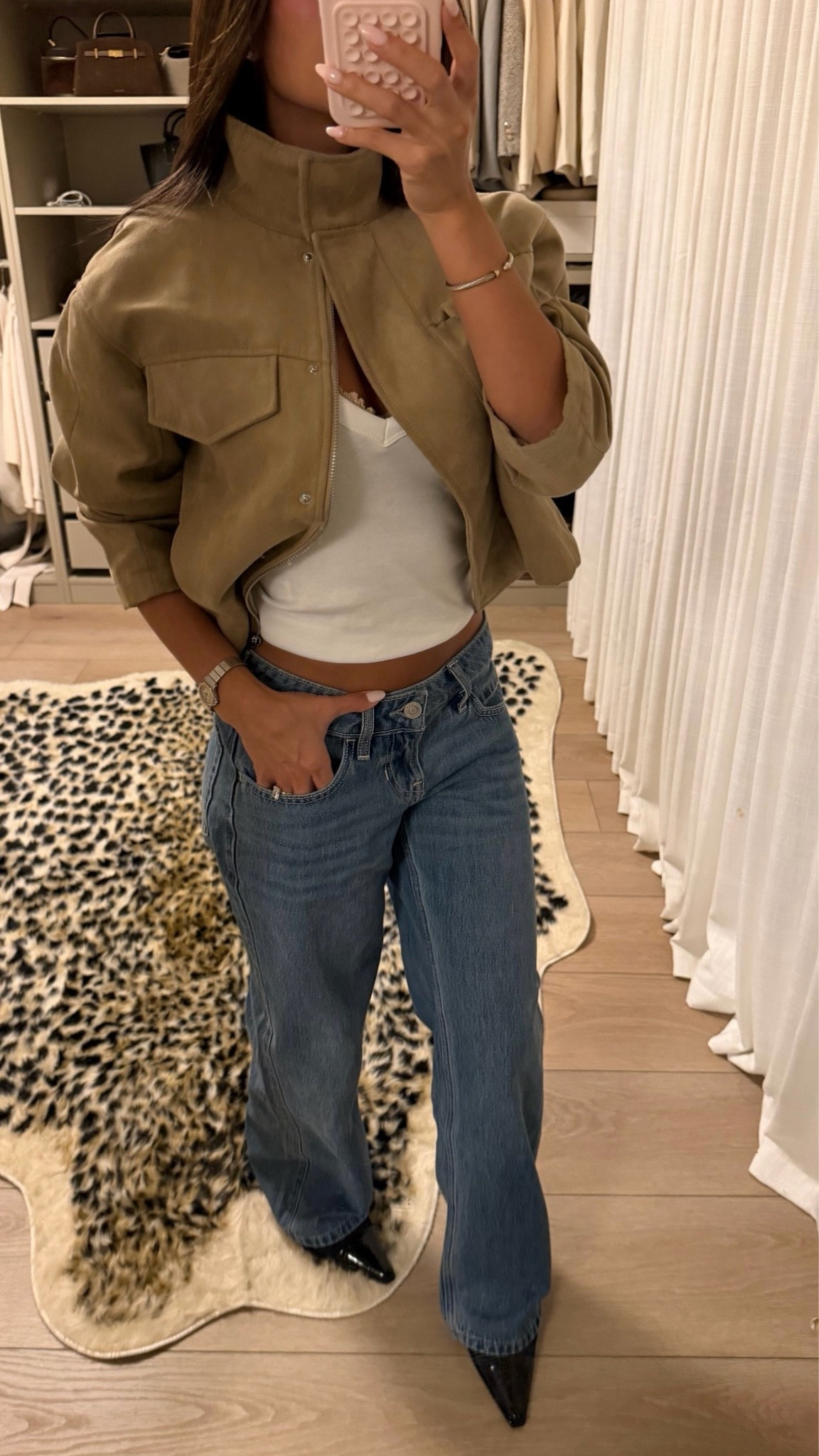 For the jeans I’m wearing the medium wash in size 000 Short! They run big so size down 1 size!