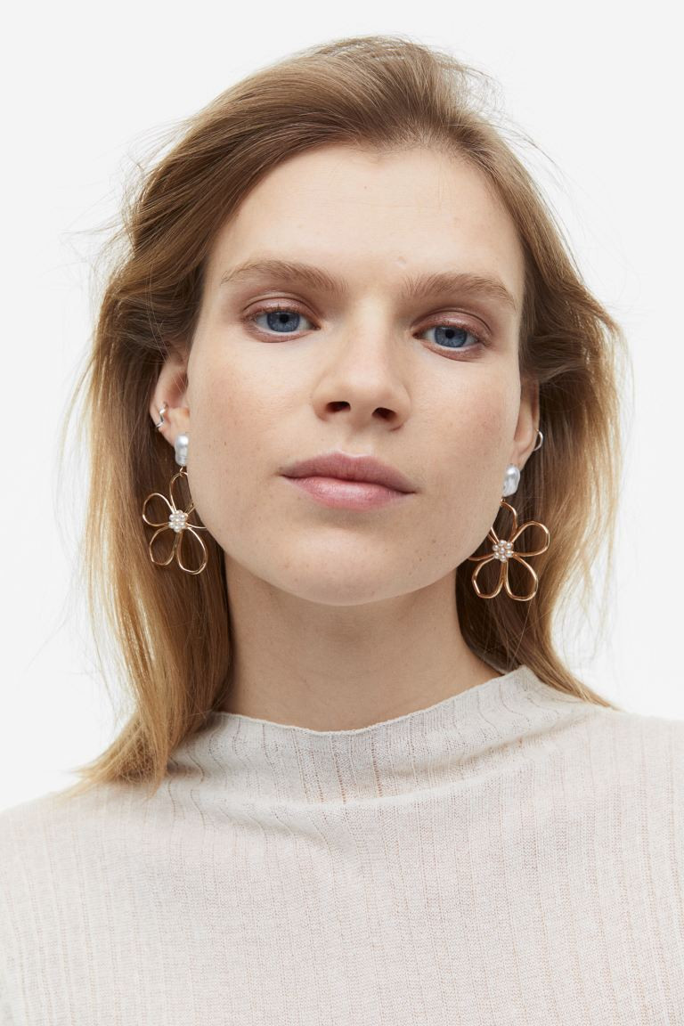 Bloemvormige oorhangers | H&M (DE, AT, CH, NL, FI)