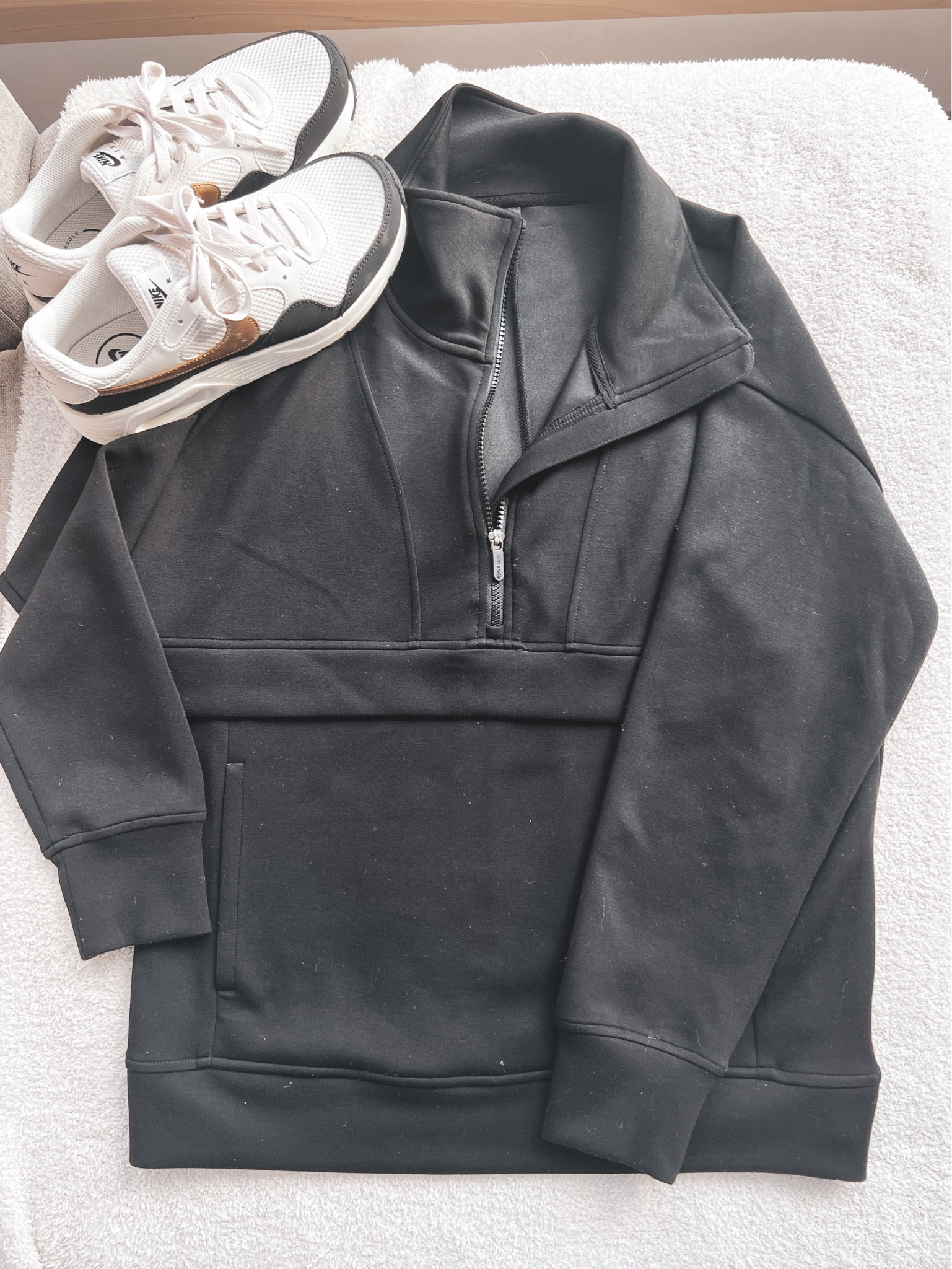 Casual, women’s, outfits, athletic, hoodie, sweatshirt, Nike, Nikes, tennis shoes, comfy, leggings, black, gold, women’s clothes 

#LTKshoecrush #LTKstyletip #LTKfindsunder100