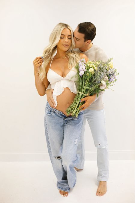 Maternity photos 💐 wearing US 6 in top & sized up in jeans (tap the link to see my sizing info) 👖 

#LTKbump #LTKbaby #LTKstyletip