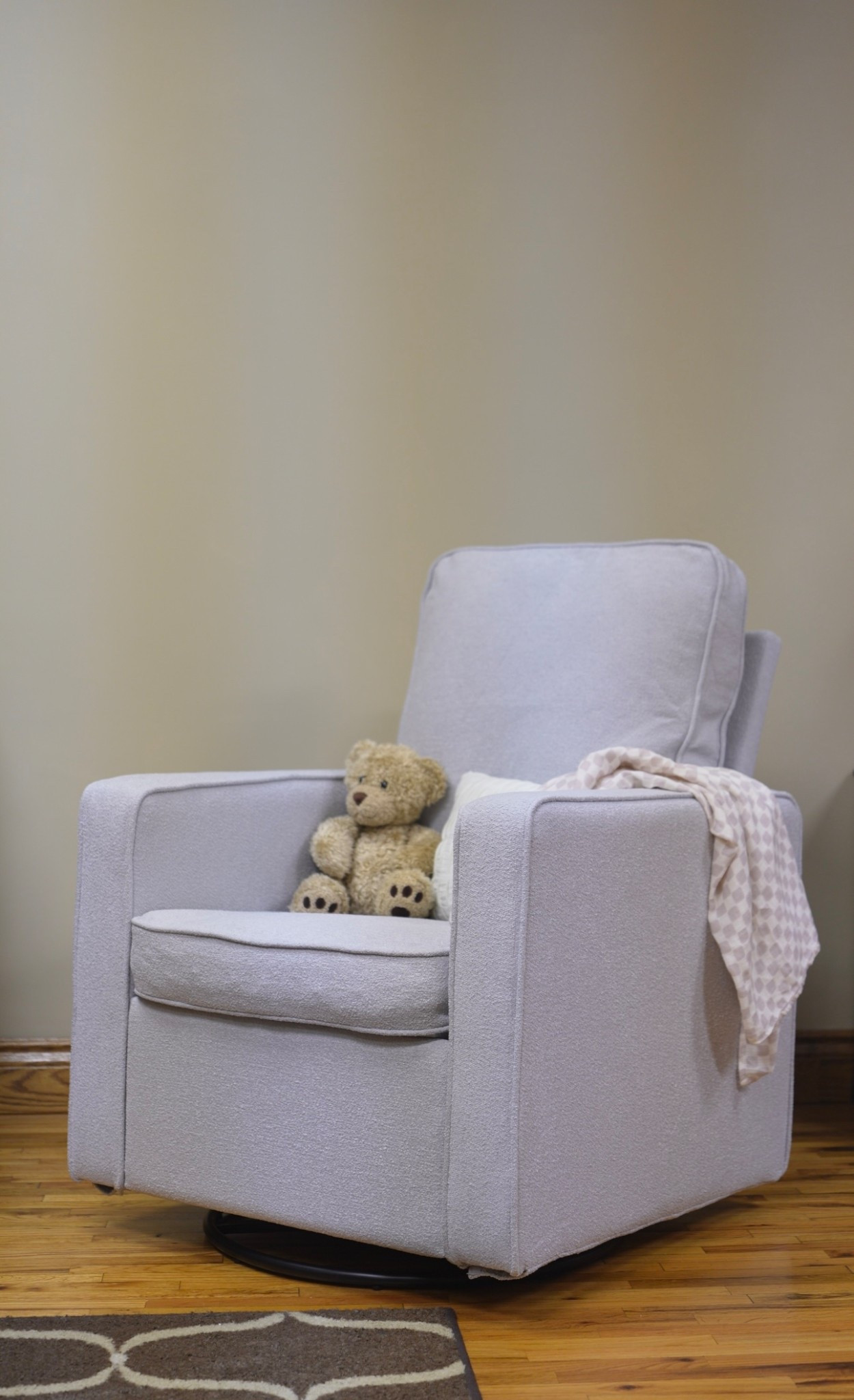 A Mom’s New Best Friend😍 I’ve been living in this glider from Delta Children during this newborn stage🍼🫧

#LTKKids #LTKBaby #LTKBump