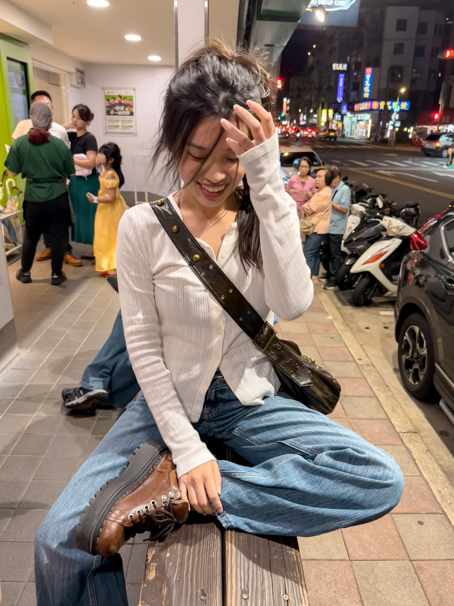 ✨ Everyday Effortless Look:
White button-down cardigan, classic denim jeans, and a chic brown bag — the perfect mix of cozy and timeless.


#EverydayOutfit #EffortlessStyle #MinimalChic #OOTD #CasualElegance #DenimLook #NeutralAesthetic #CapsuleWardrobe #FallOutfit #StyleInspo

#LTKStyleTip #LTKSeasonal #LTKItBag