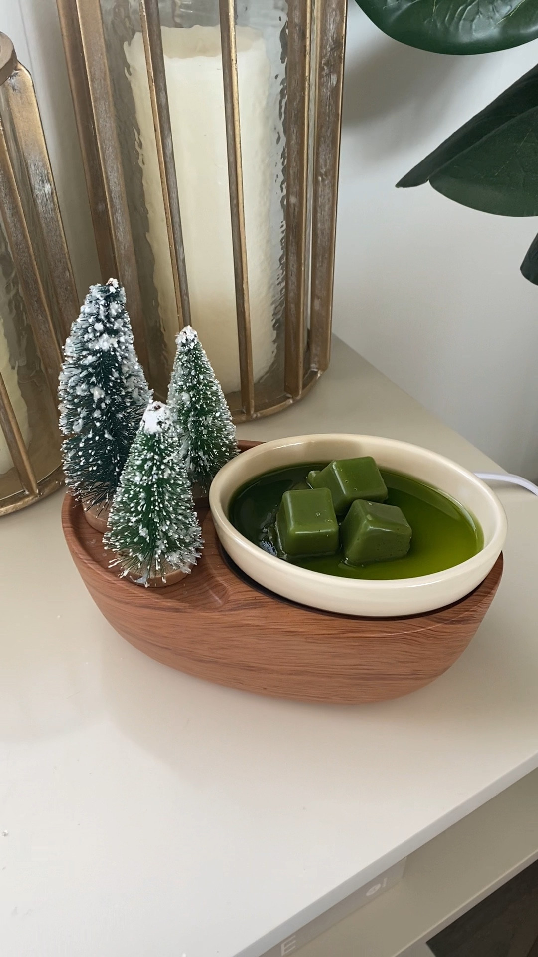 The cutest wax melter, perfect for fall & Christmas!!

Christmas decor, fall decor, wax melter, cute wax melter, Christmas decor under $20, Walmart decor, Walmart Christmas decor, Walmart Christmas finds

#LTKVideo #LTKHoliday #LTKfindsunder50