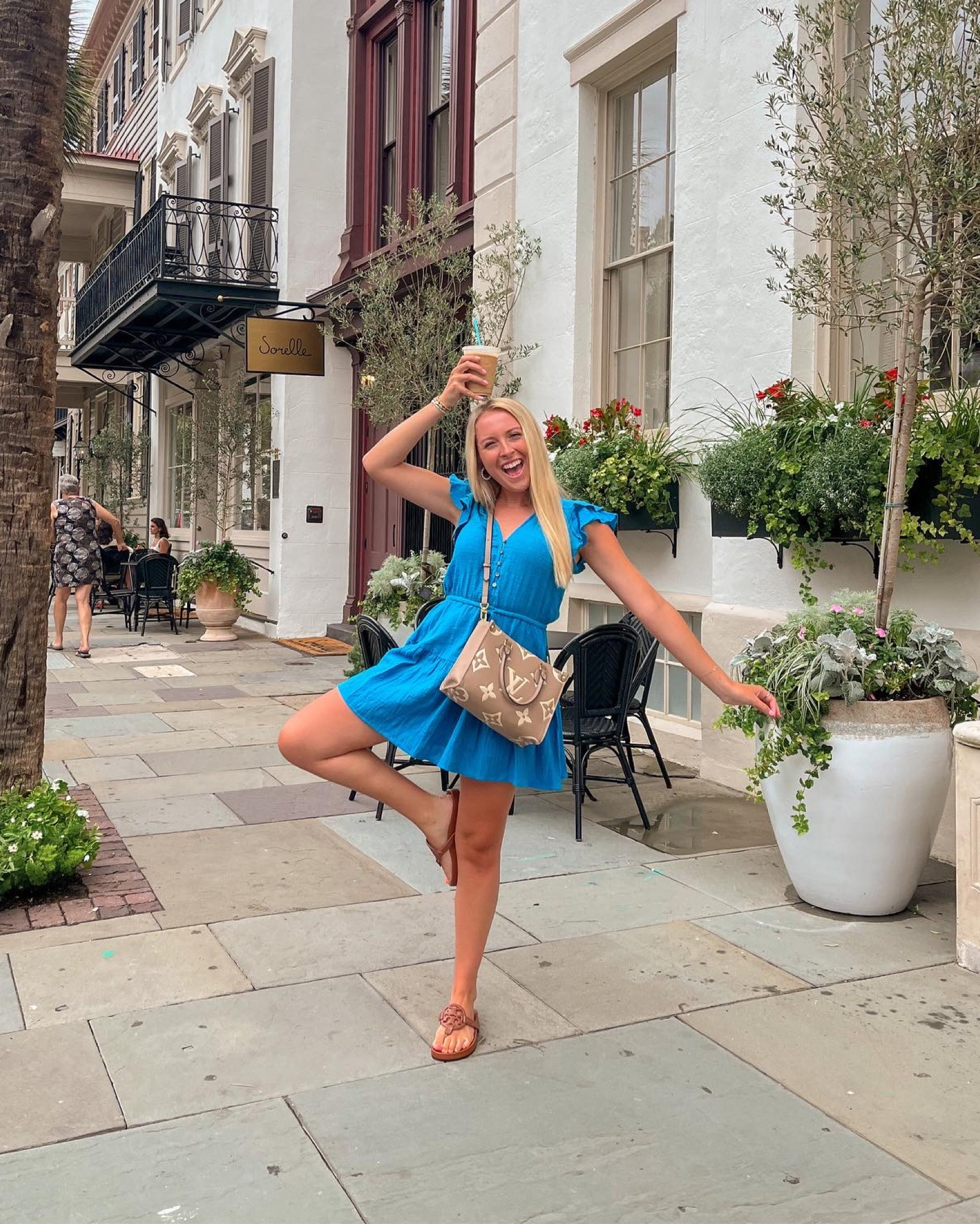 ☕️🏃🏼‍♀️ wearing a small!

#LTKfindsunder100 #LTKSale #LTKtravel