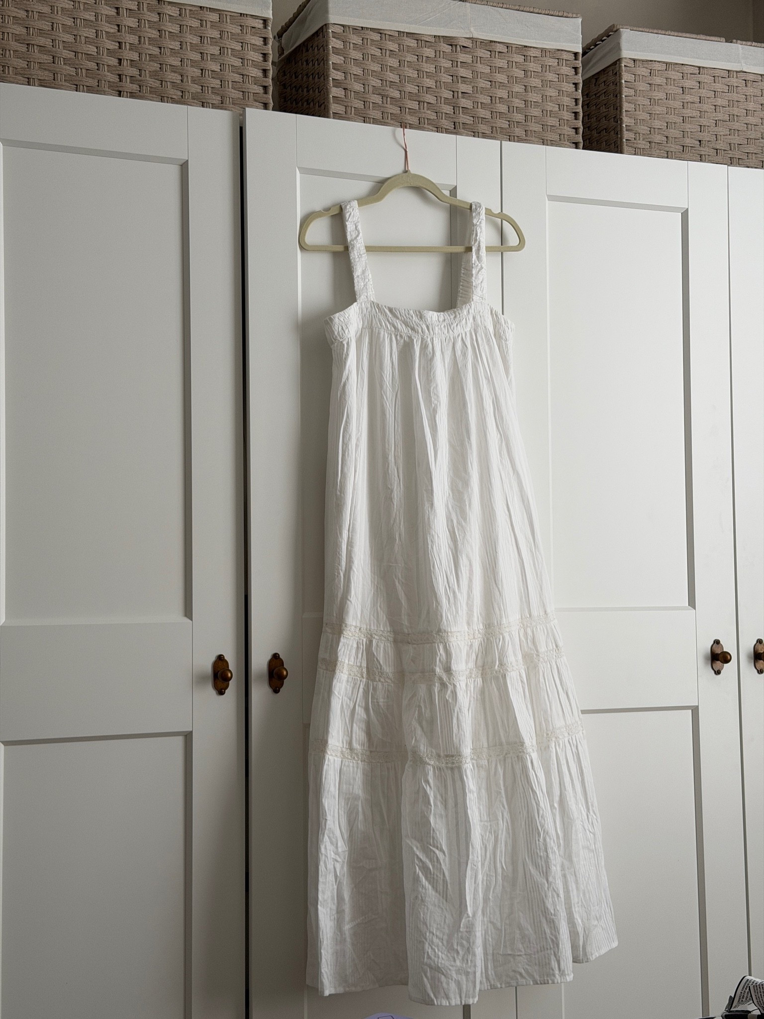 This is my coming home from the hospital dress and it will be so perfect post partum as well - loose and flowy! It's currently on clearance and if your not into white for post partum it also comes in black and butter yellow!

#LTKmomlife