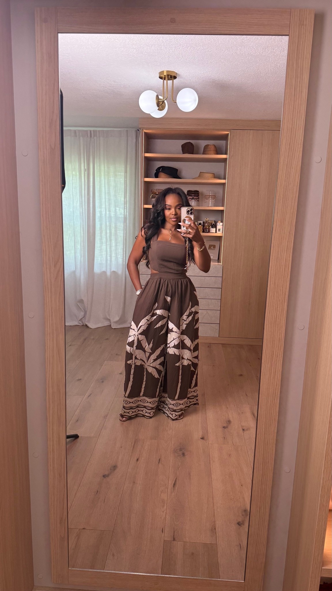 Hi Babes!

This set stopped me in my tracks 🤎✨

The rich chocolate brown paired with the bold tropical print gives expensive vacation energy without even trying. I love that it looks like a dress but gives you the comfort and ease of a matching set. The fit is flattering, lightweight, and perfect for warm weather.

Where to wear this:
• Tropical vacation
• Resort dinners
• Summer brunch
• Cruise nights
• Beachside cocktails

Undergarments: Nude seamless underwear recommended.

Everything is linked below!

xx Kira | IG: KirasFashionFinds

34D - 27 - 40 • Size Small or 4