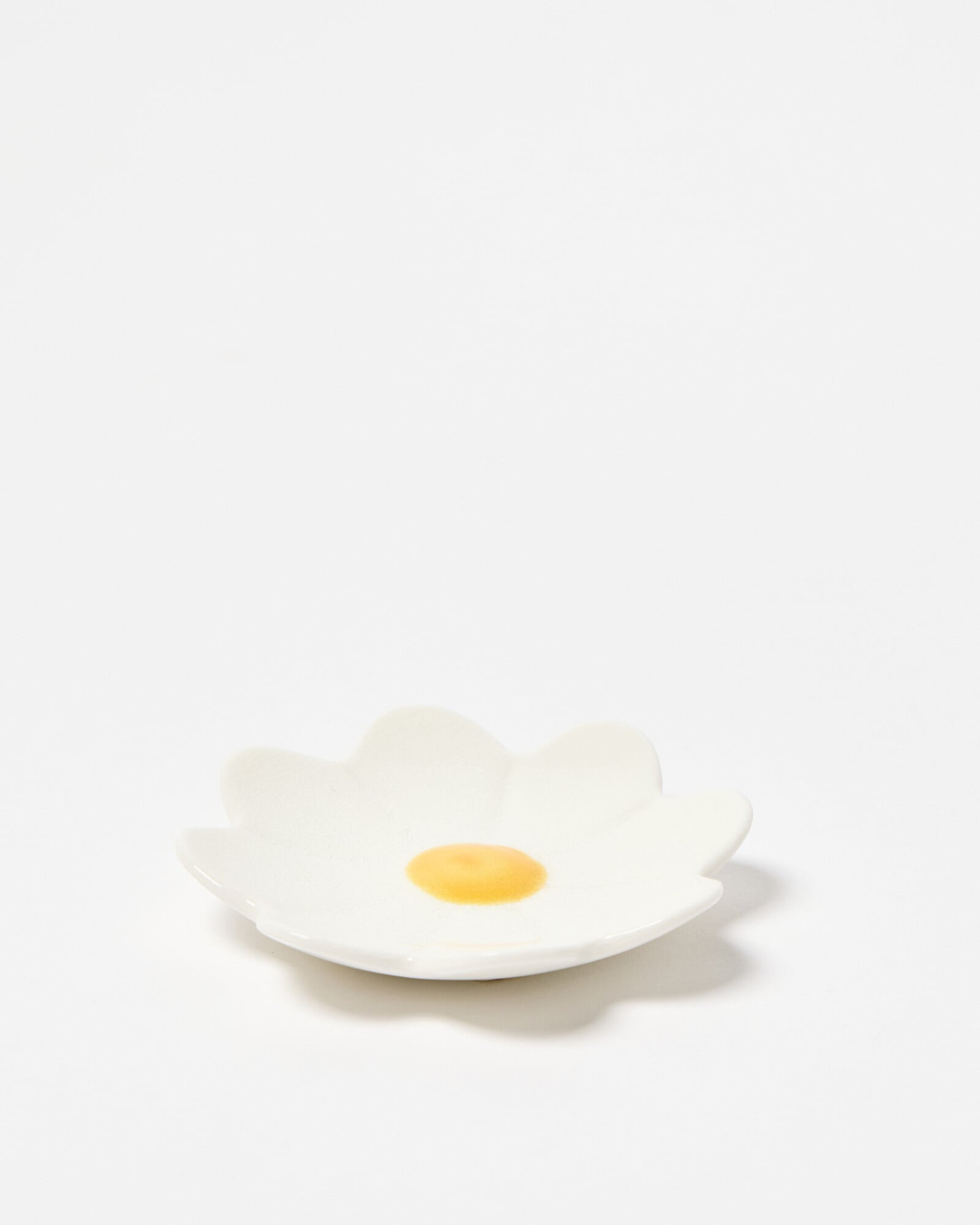 Daisy White Ceramic Ring Dish | Oliver Bonas | Oliver Bonas (Global)