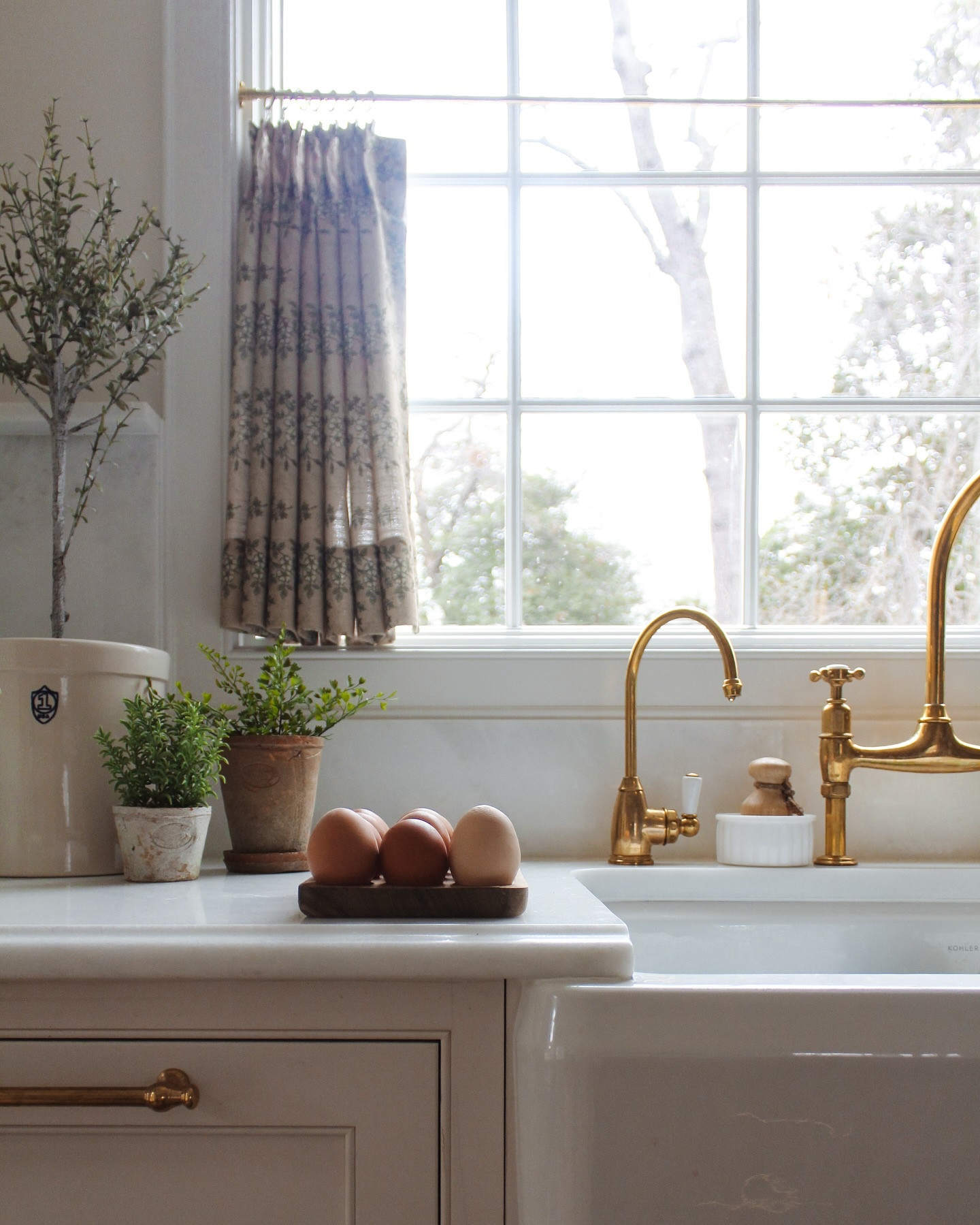 Spring is nearly in bloom and I’ve curated a collection of home & style pieces to plant the seed of excitement! Comment FEB below to receive a DM with the link to shop this post on my LTK ⬇ https://liketk.it/56zSH #ltkhome 

#springhome #springstyle #springmood #springaesthetic #tastemaker #timelessliving #nancymeyers #coastallivingstyle #slowliving #modernvintagestyle #kitchendecor #kitchensink