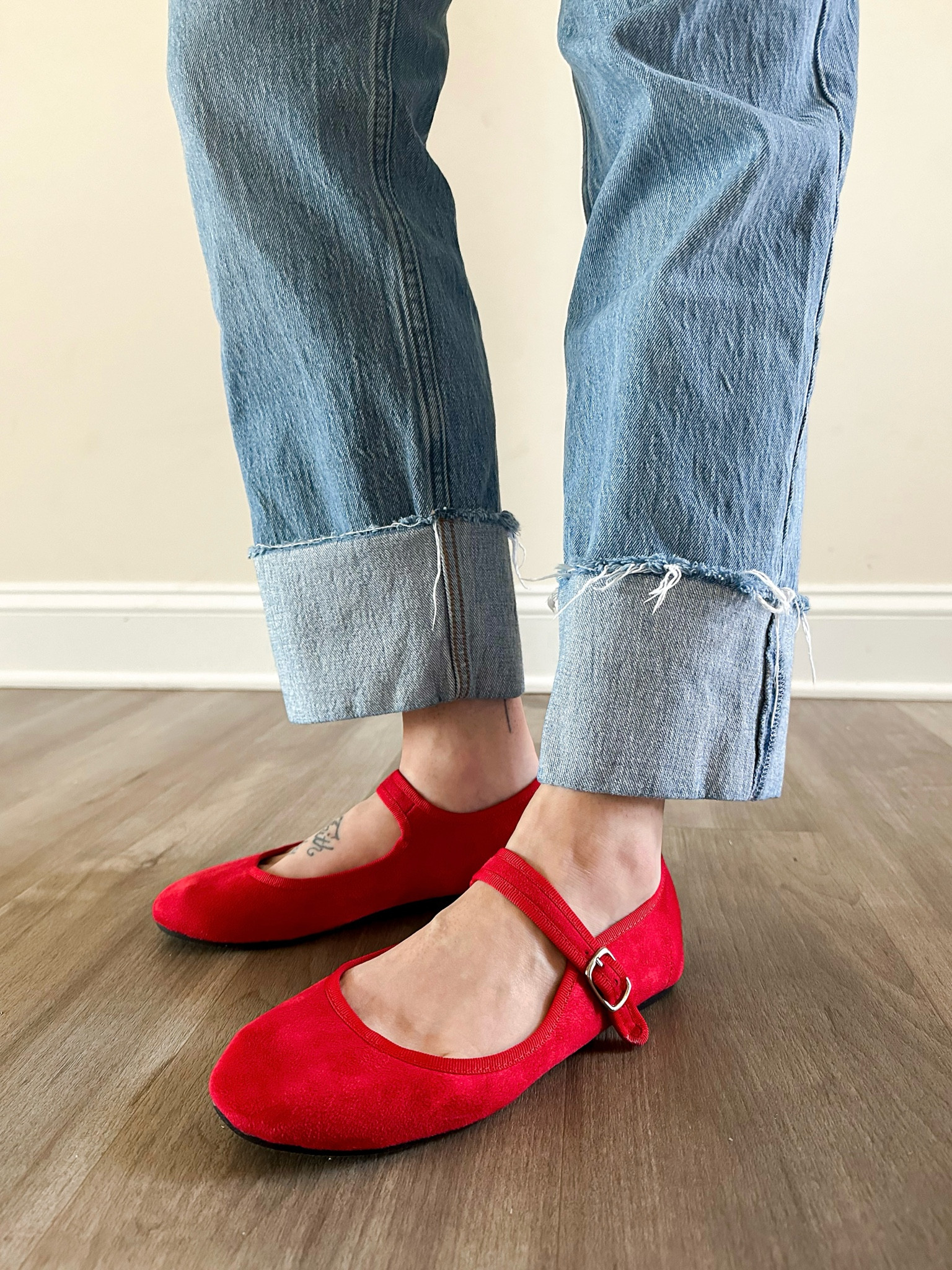 Red ballet flats from Amazon, cuffed denim from A&F

#LTKfindsunder50 #LTKSeasonal #LTKshoecrush
